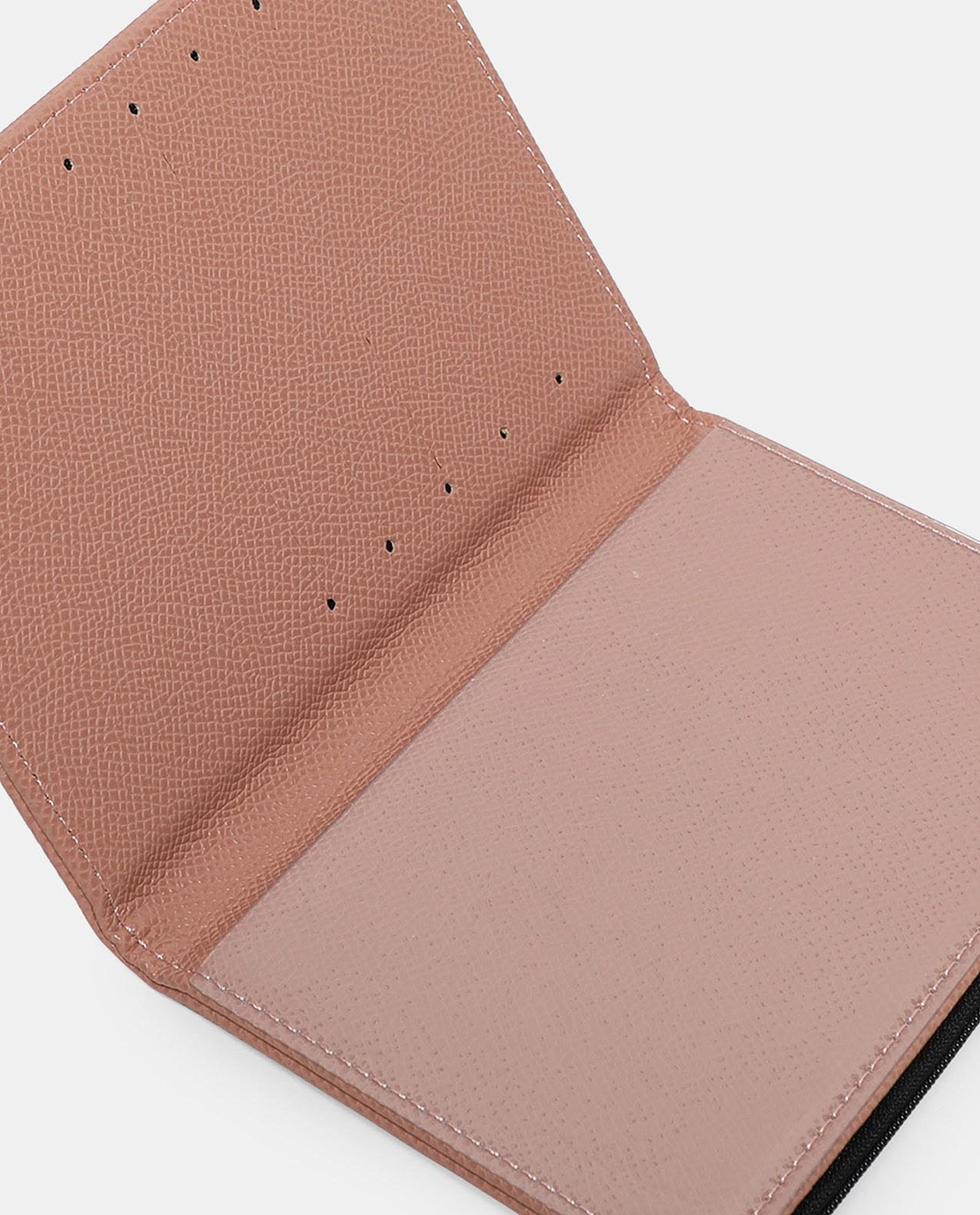 غلاف جواز السفر بطبعة