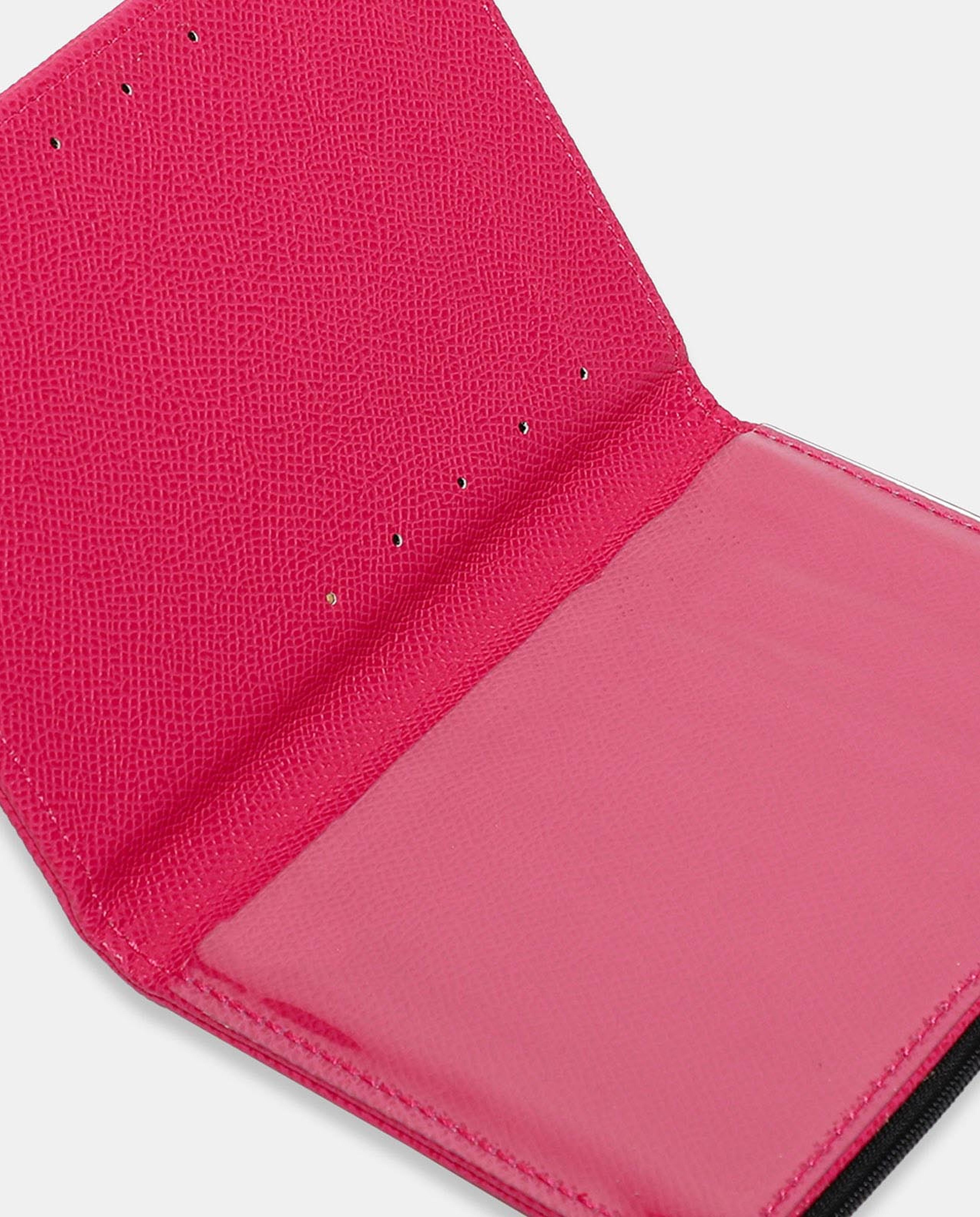 غلاف جواز السفر بطبعة