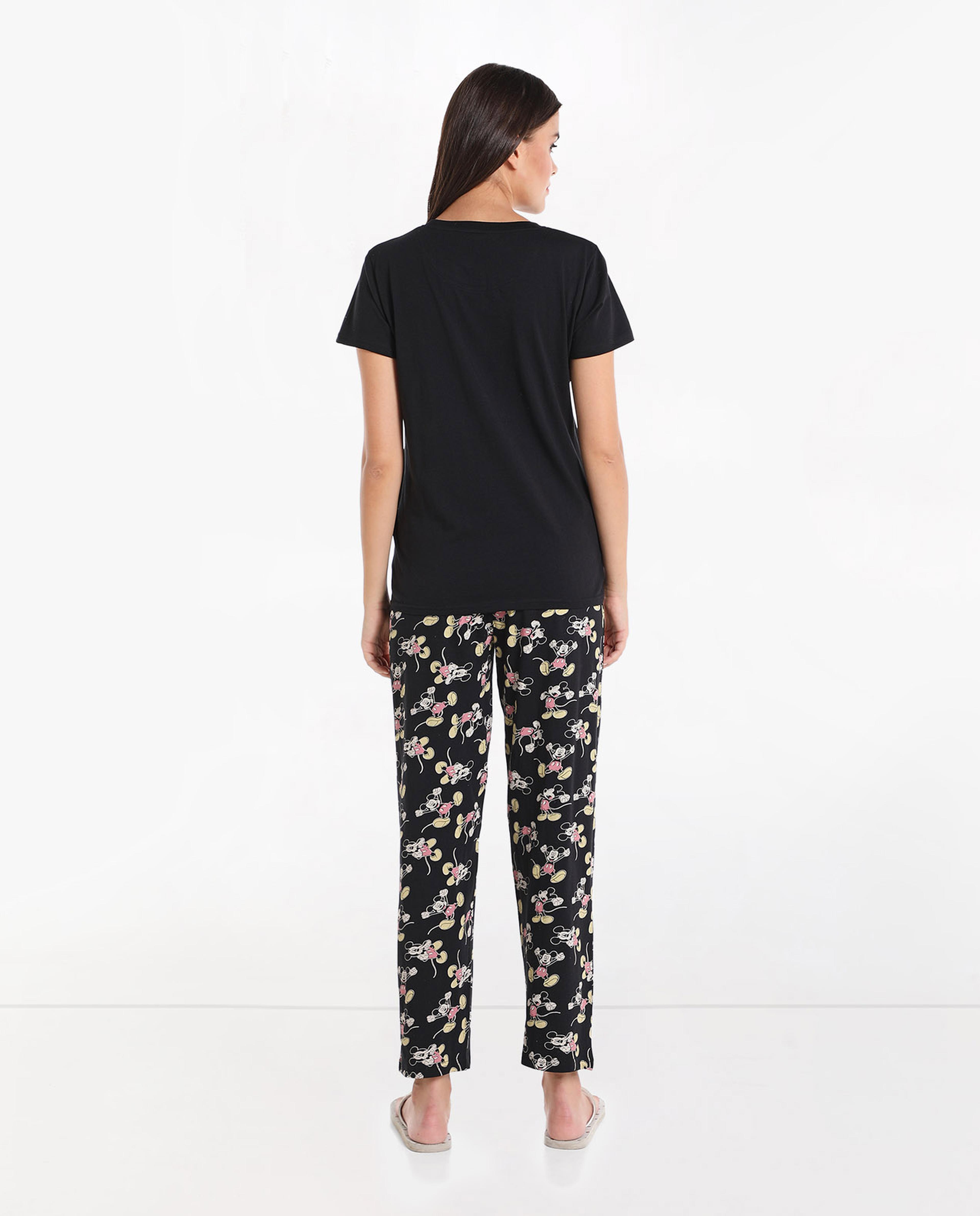 طقم بيجامة بتيشيرت بطبعة