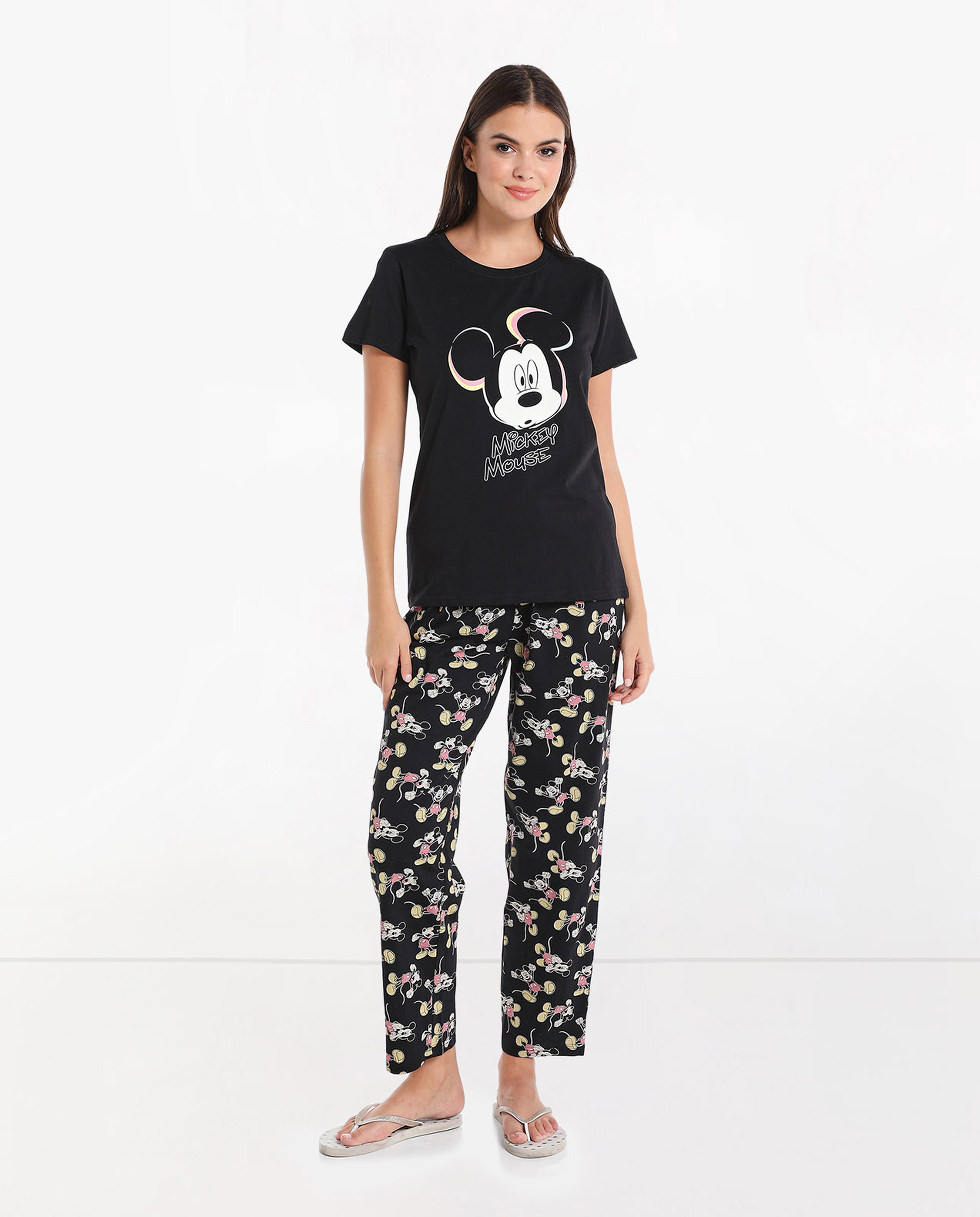 طقم بيجامة بتيشيرت بطبعة