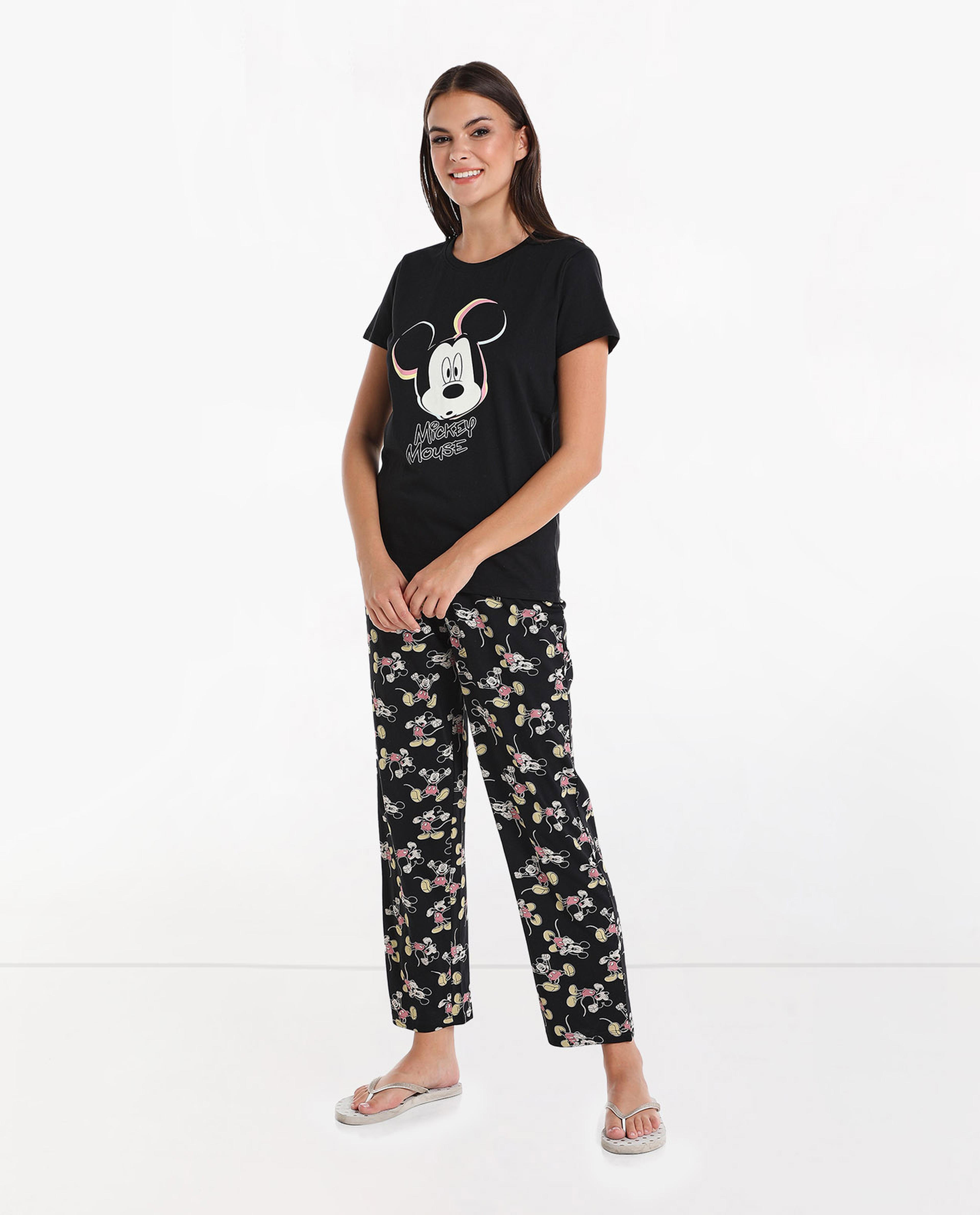 طقم بيجامة بتيشيرت بطبعة