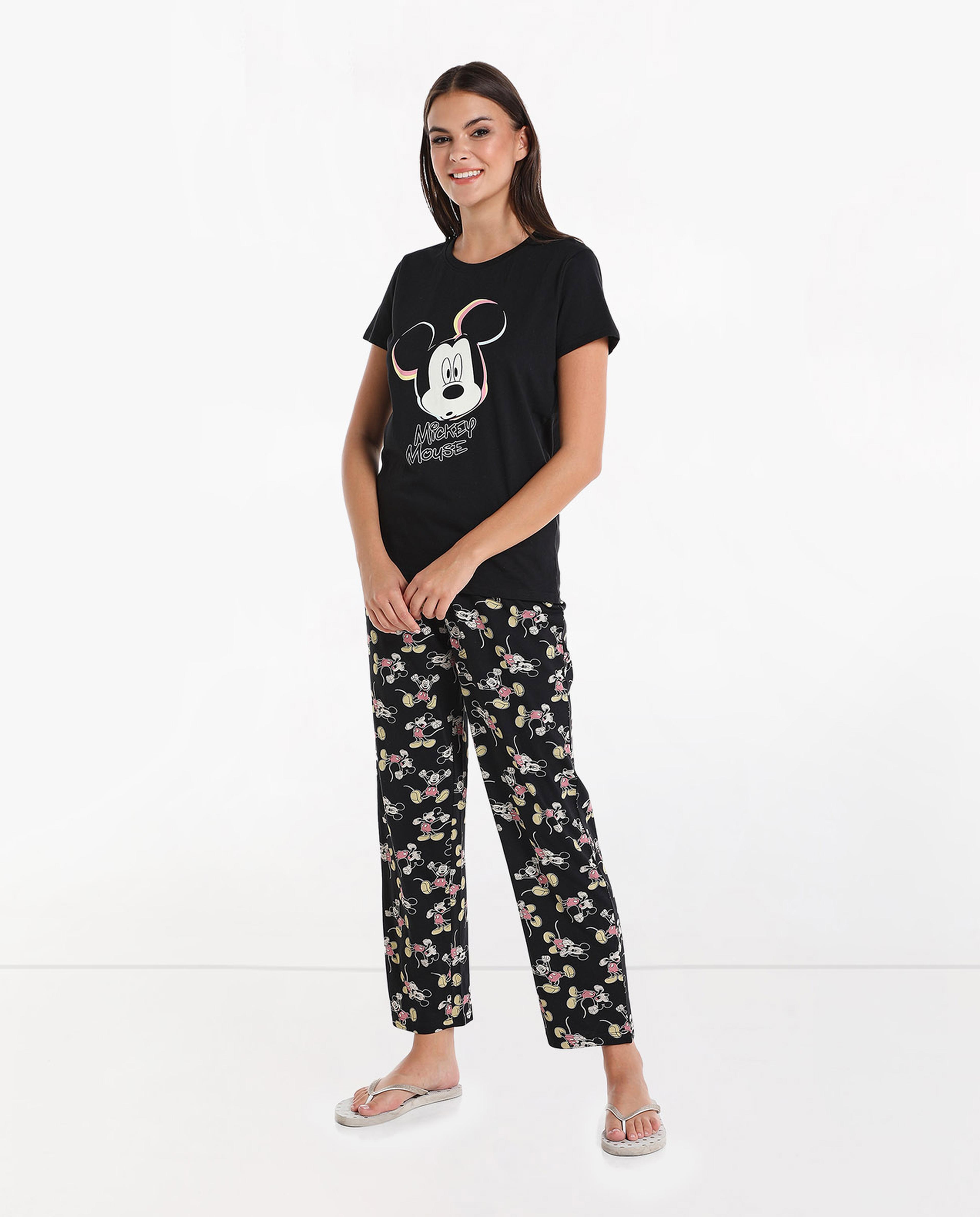 طقم بيجامة بتيشيرت بطبعة