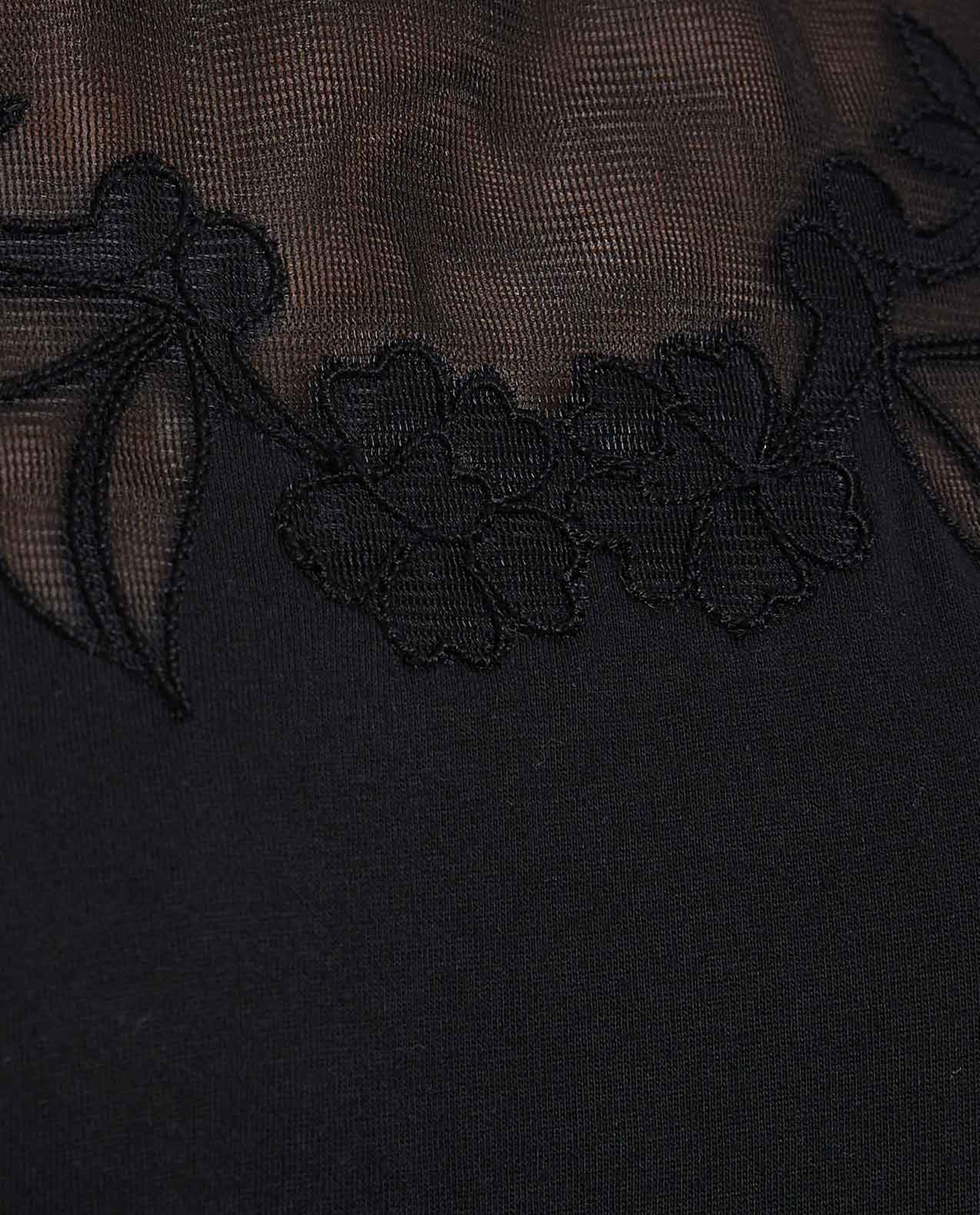 قميص نوم بتفاصيل دانتيل