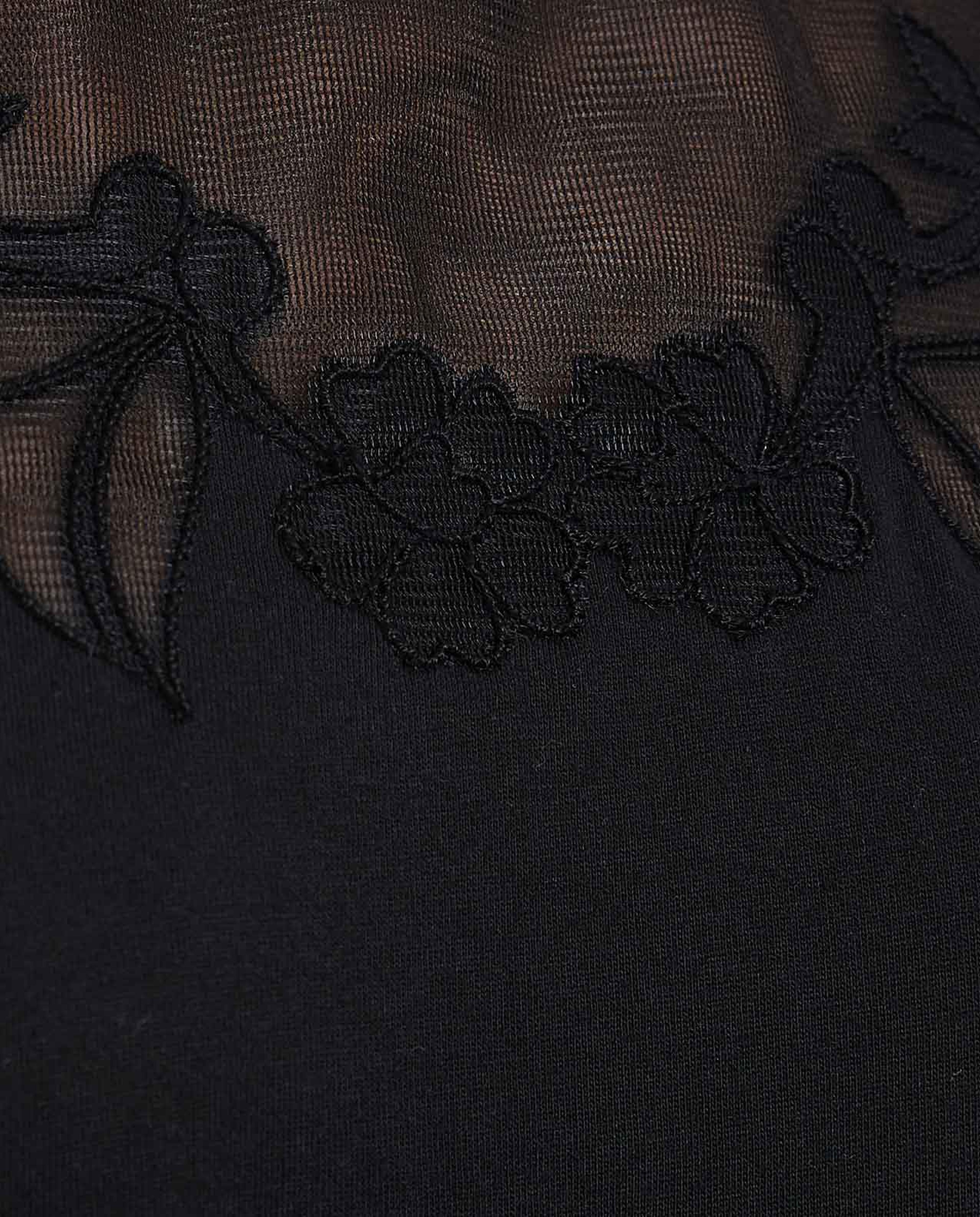 قميص نوم بتفاصيل دانتيل