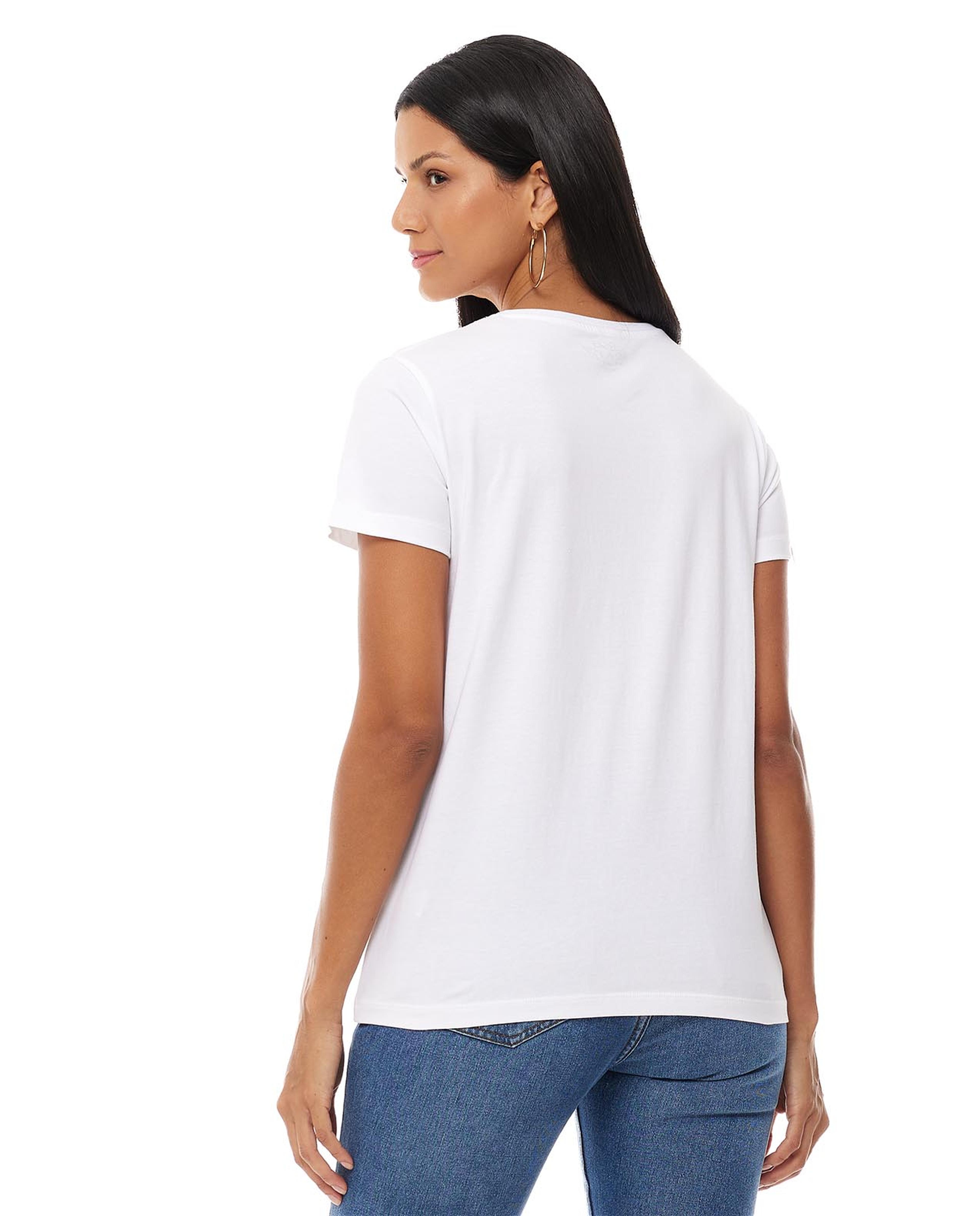 تيشيرت بياقة مستديرة وأكمام قصيرة