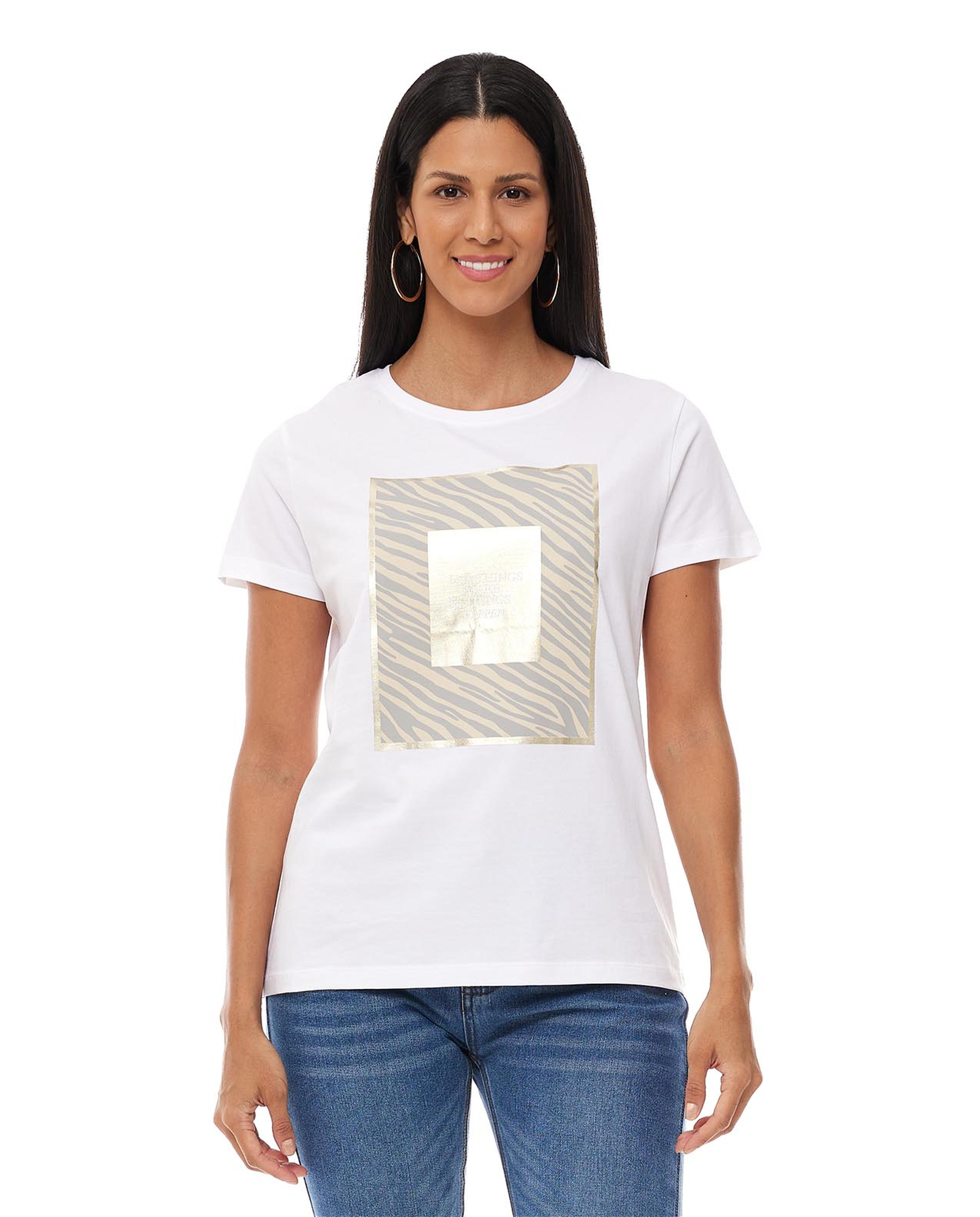 تيشيرت بياقة مستديرة وأكمام قصيرة