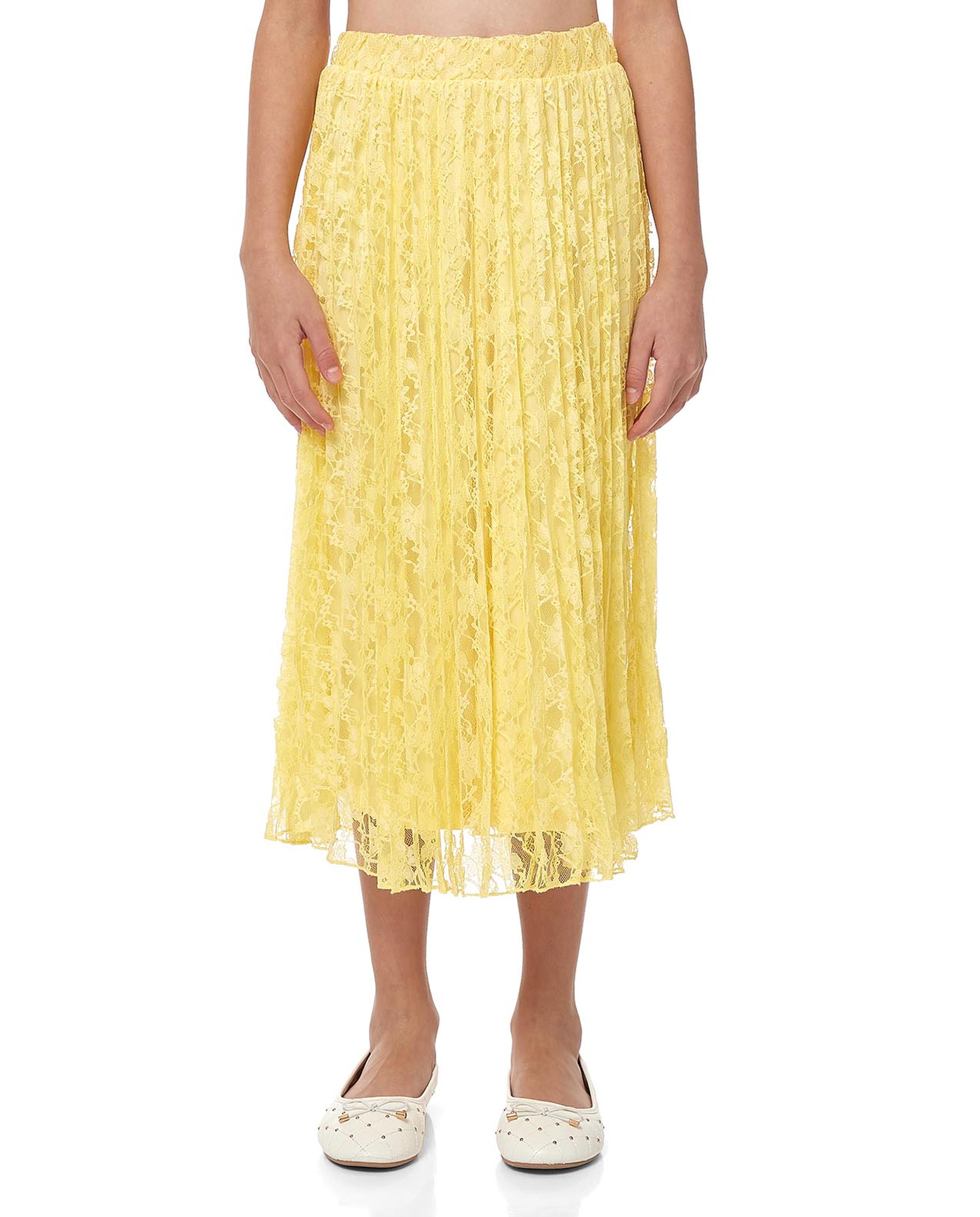 تيشيرت بطبعة وتنورة بكسرات