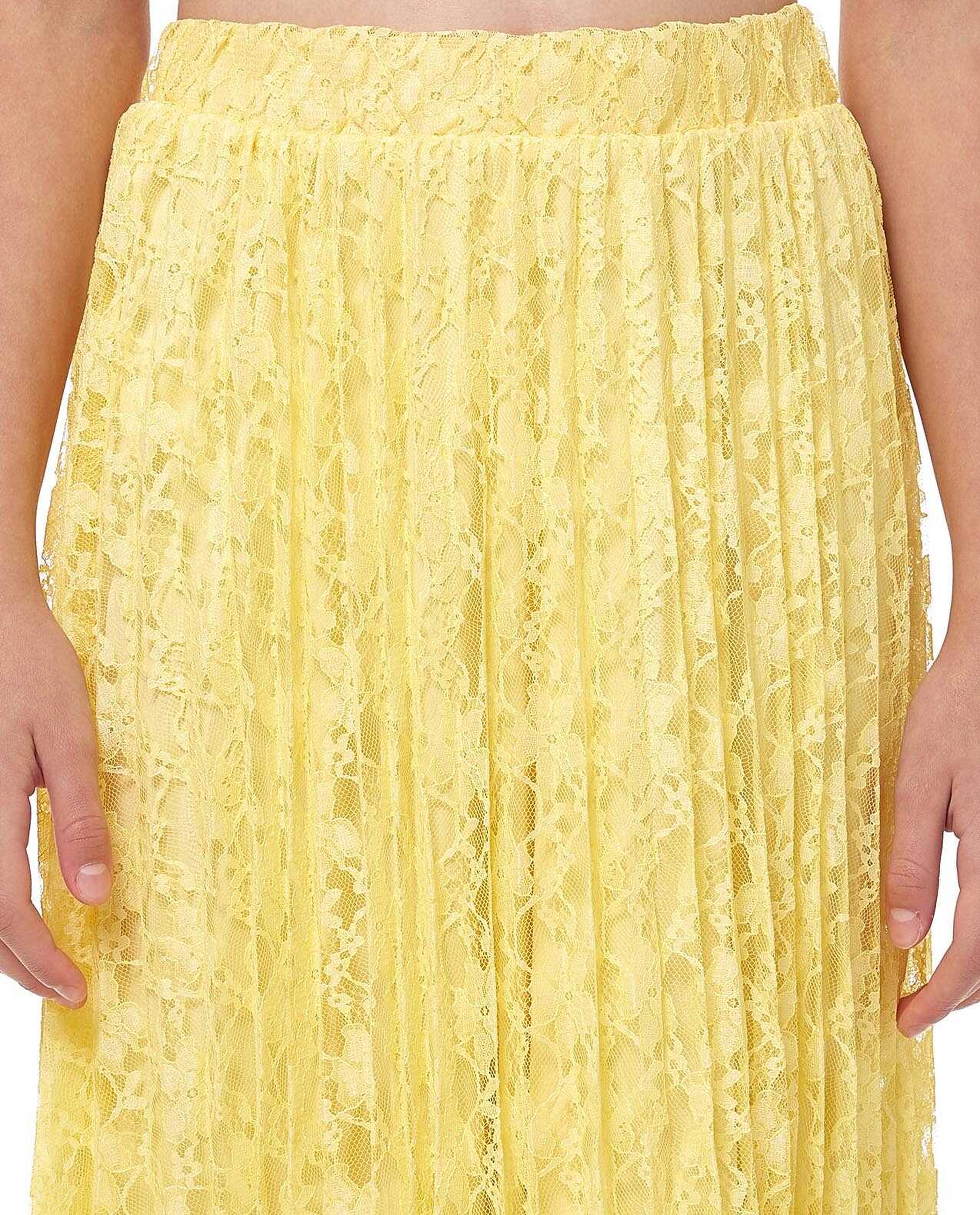 تيشيرت بطبعة وتنورة بكسرات