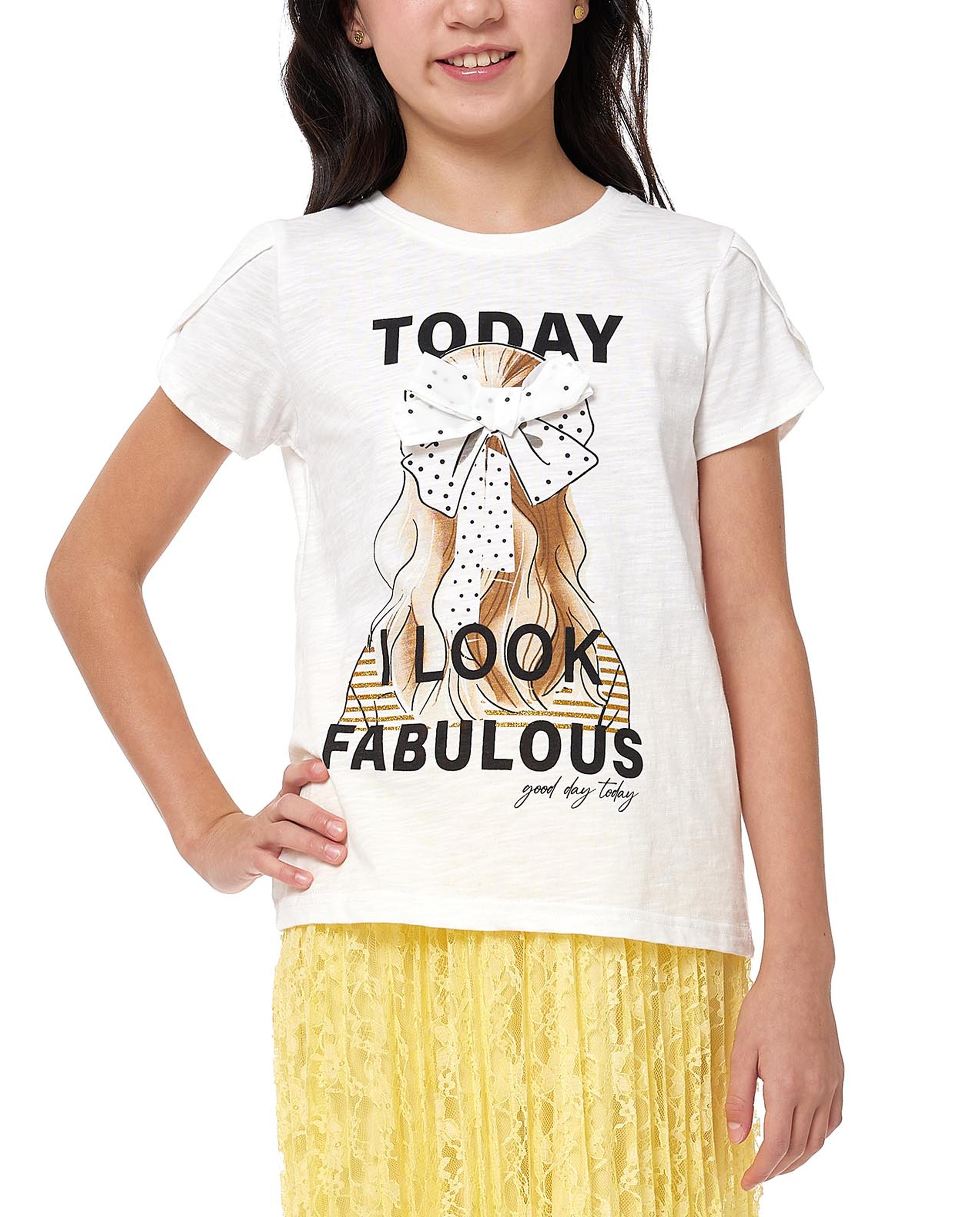 تيشيرت بطبعة وتنورة بكسرات