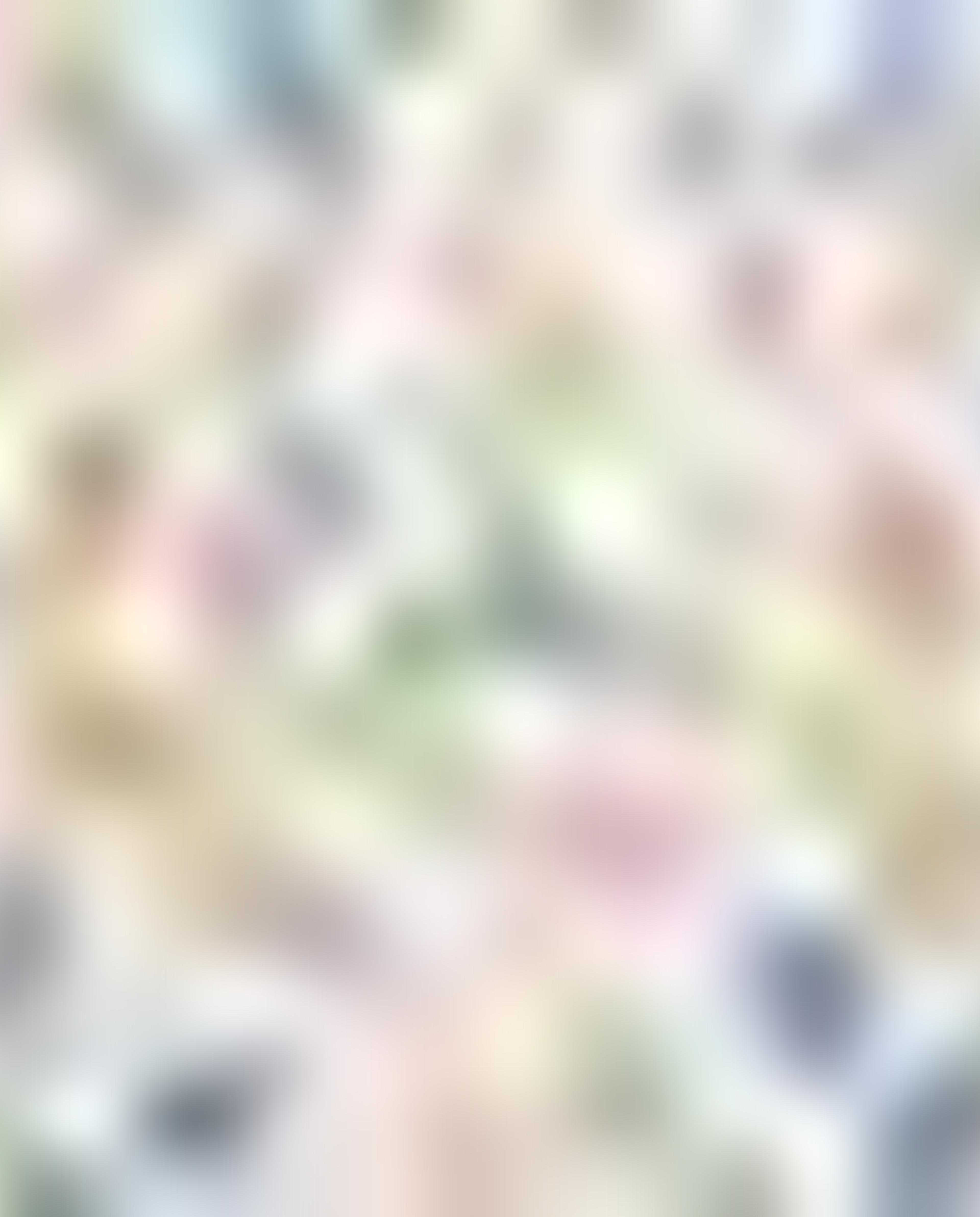 فستان بطبعة وبياقة دائرية وأكمام منفوخة