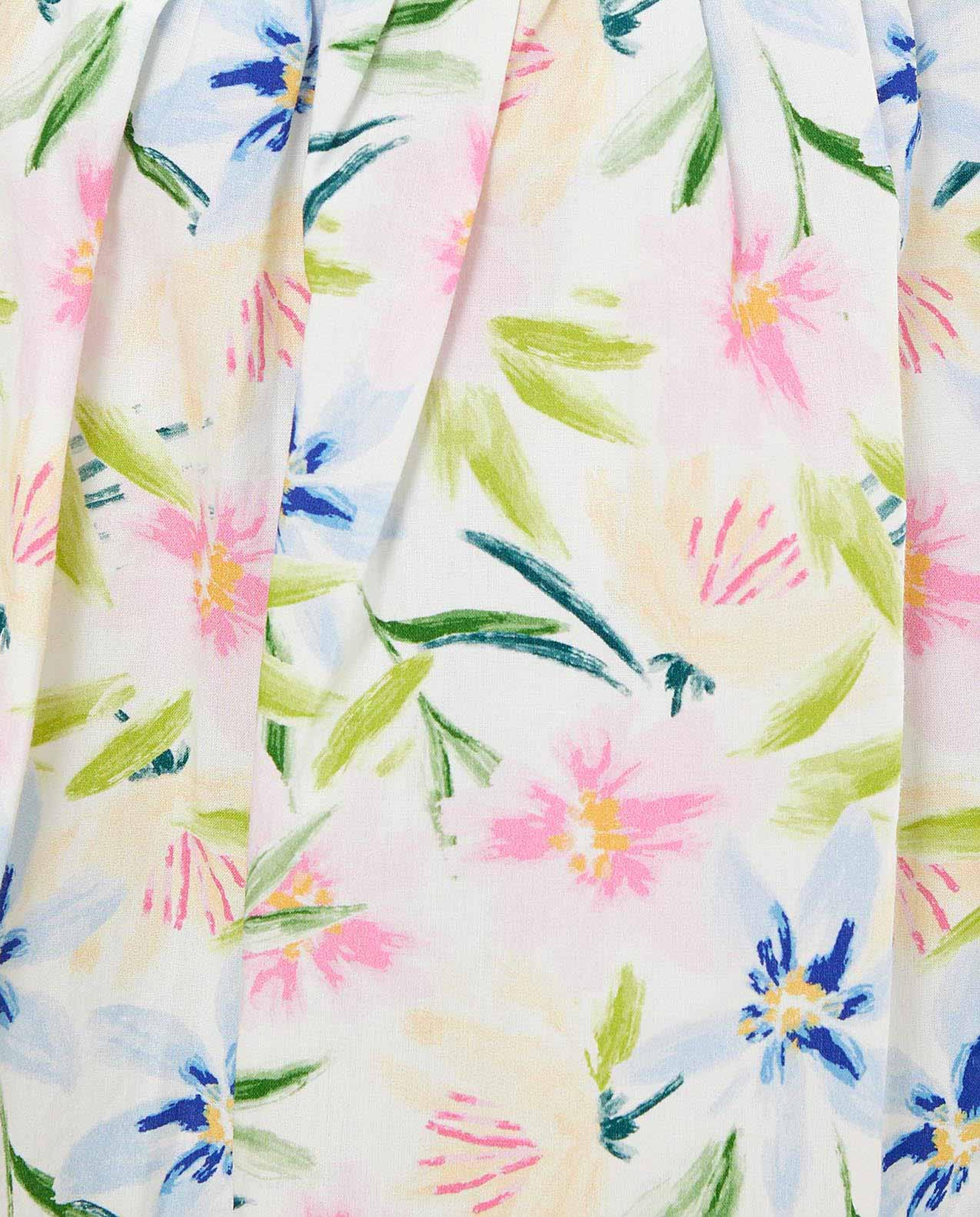 فستان بطبعة وبياقة دائرية وأكمام منفوخة