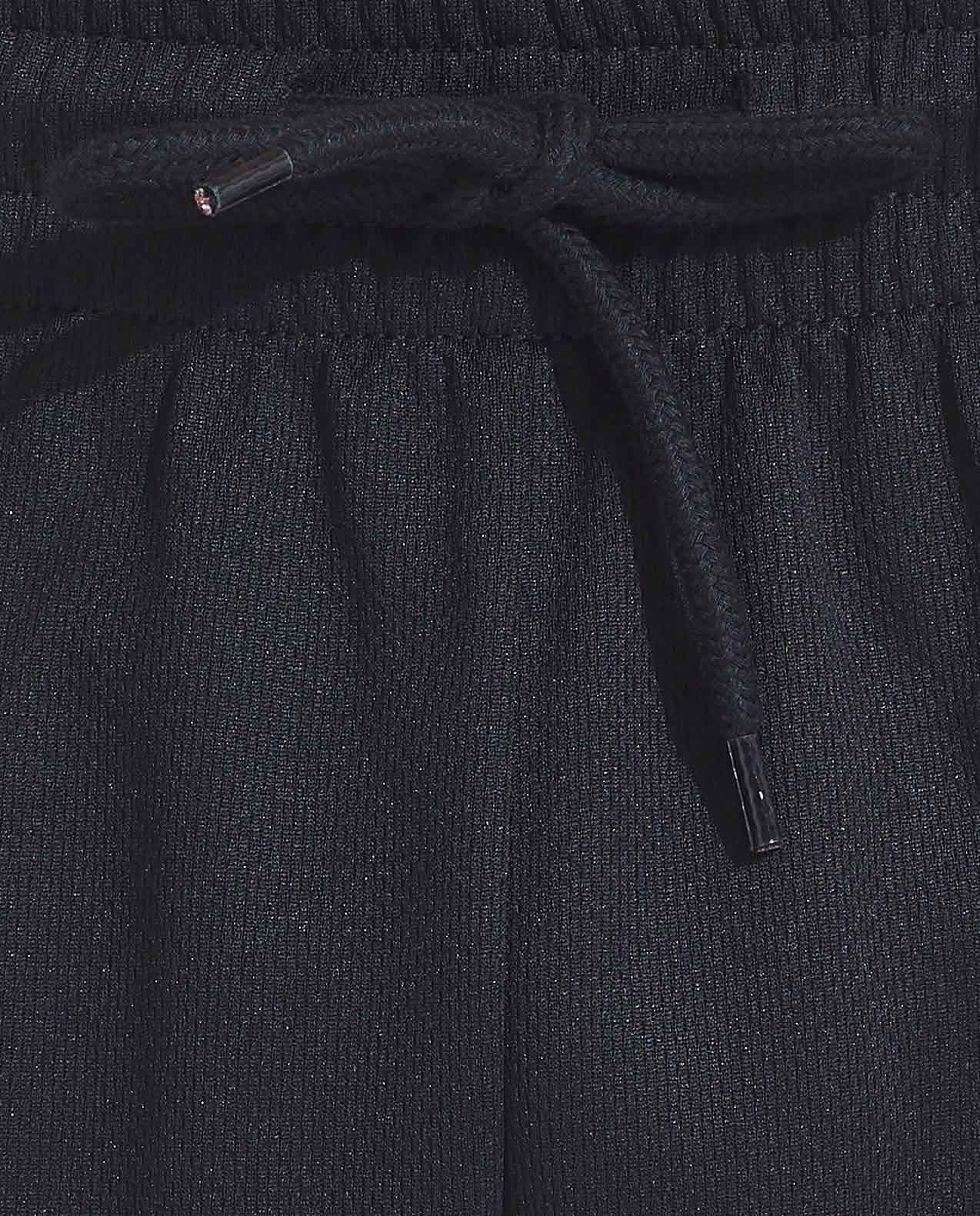 شورت رياضي بخصر برباط بحواف بألوان معاكسة