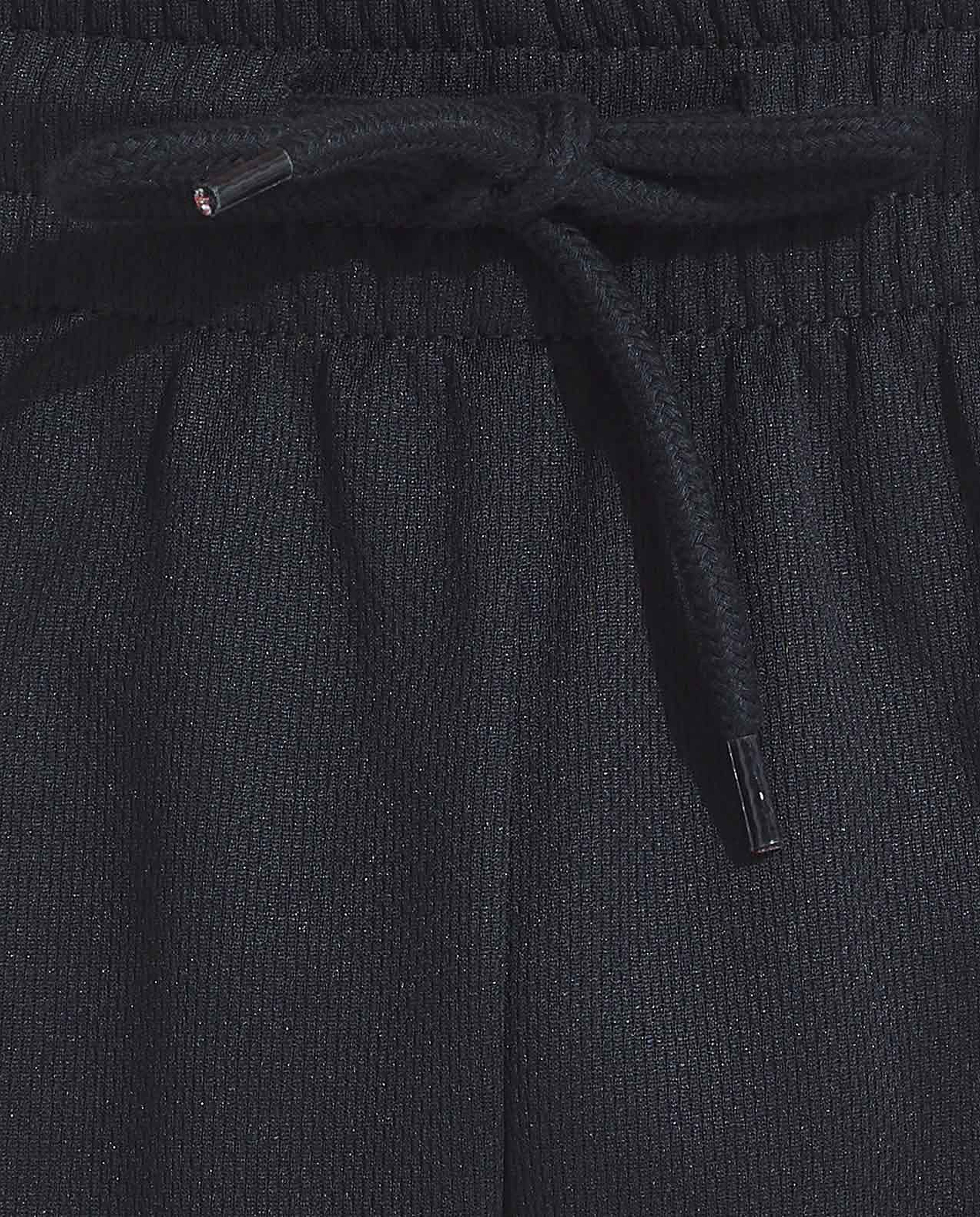 شورت رياضي بخصر برباط بحواف بألوان معاكسة