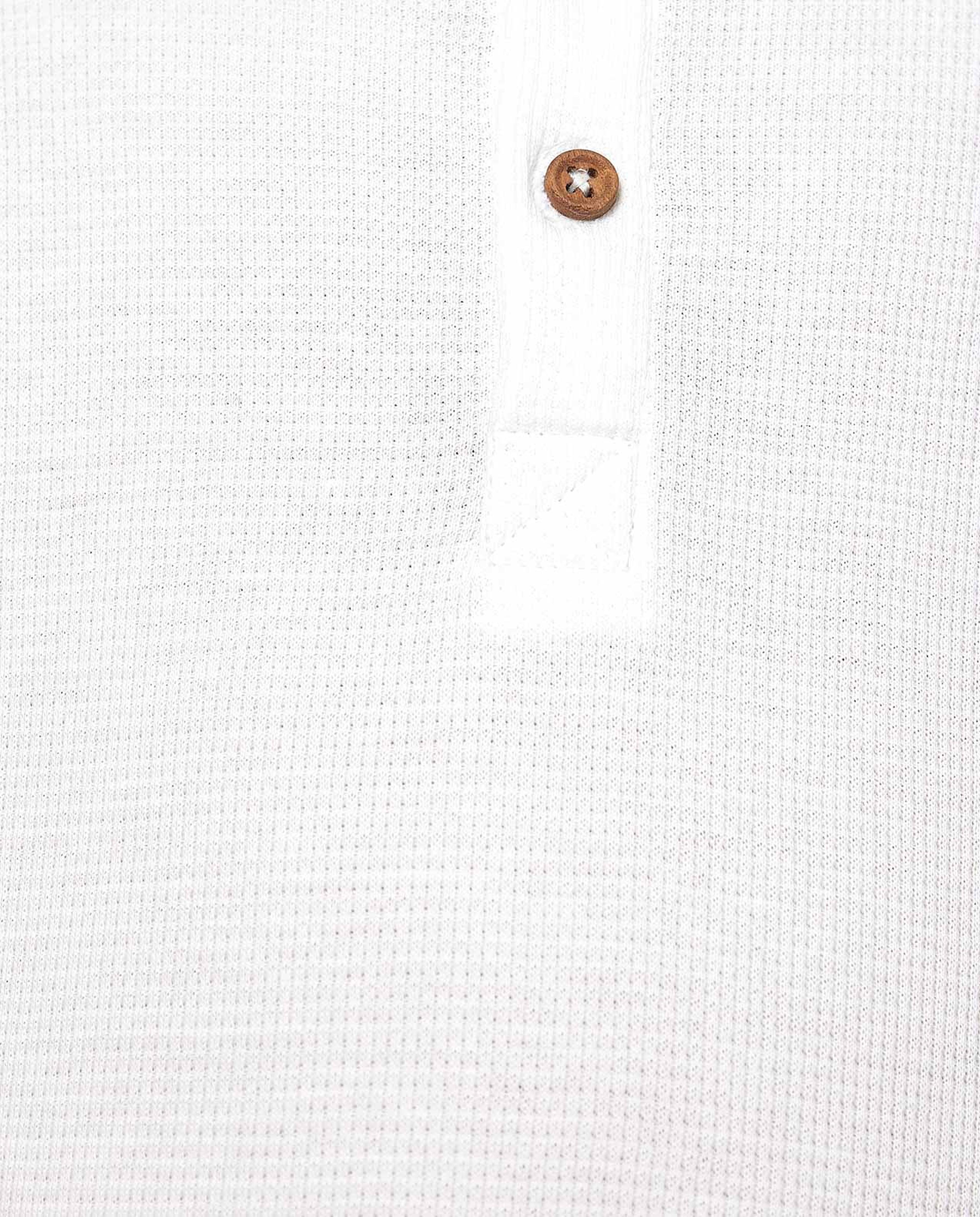 تيشيرت سادة بياقة هينلي كم طويل