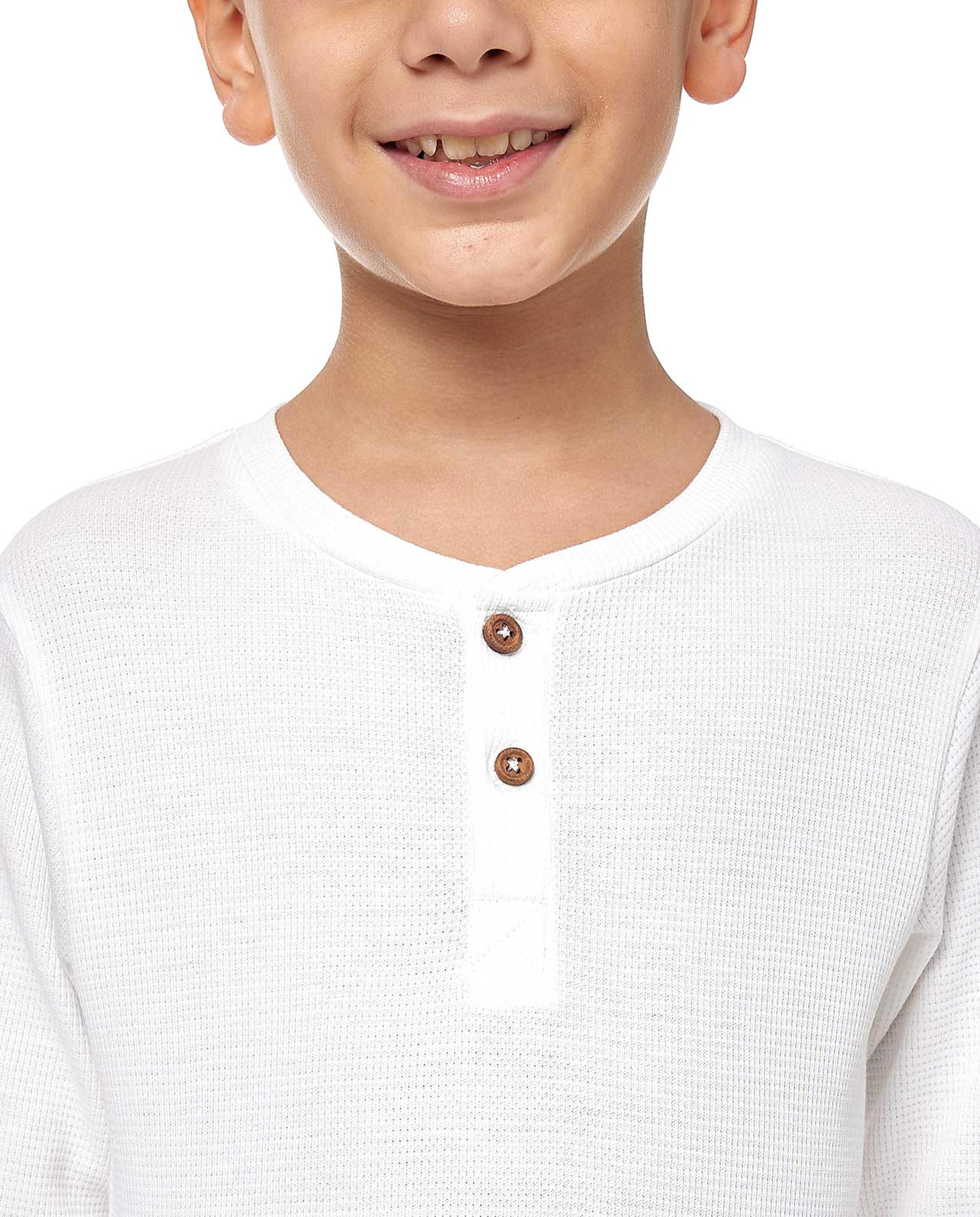 تيشيرت سادة بياقة هينلي كم طويل