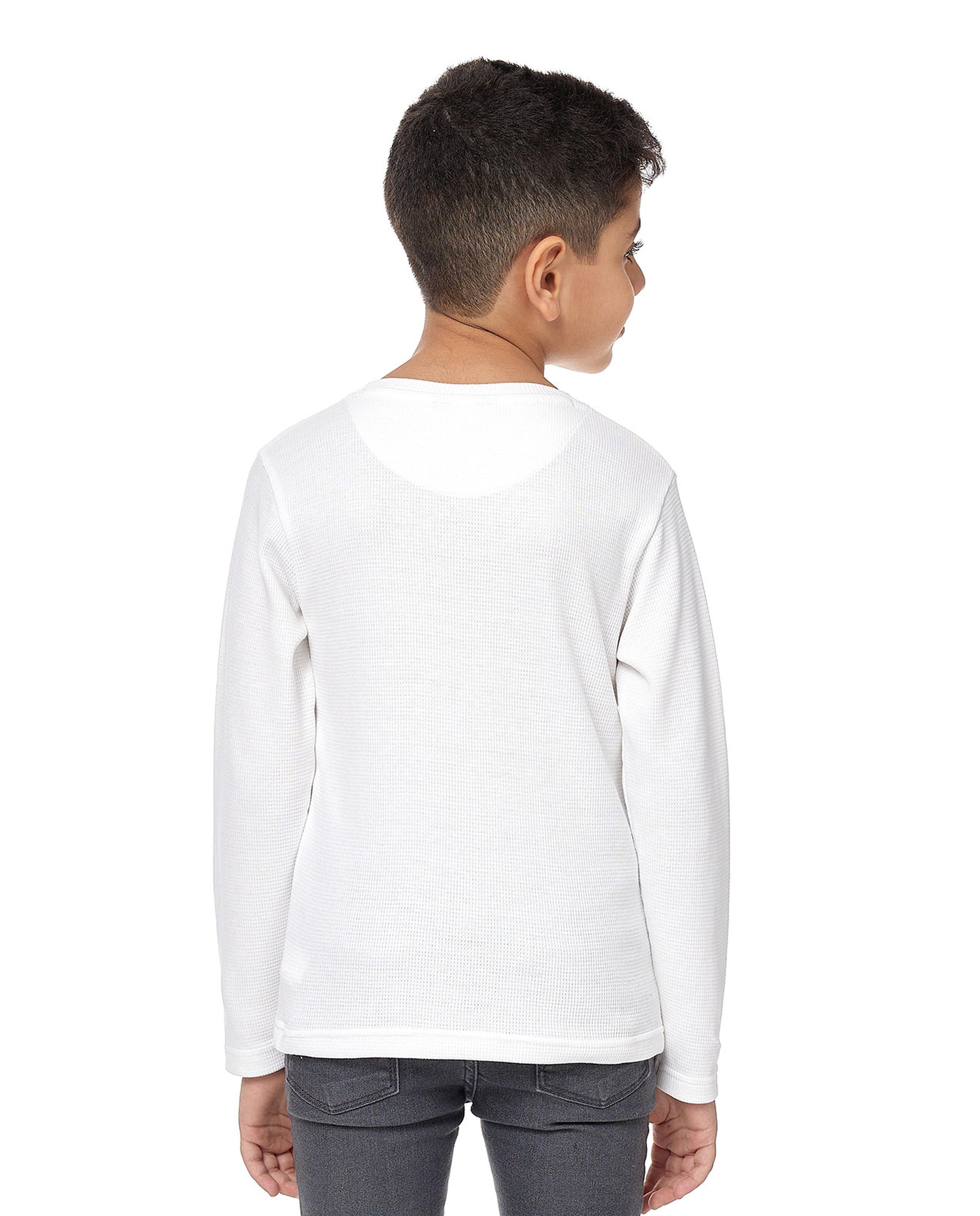 تيشيرت سادة بياقة هينلي كم طويل