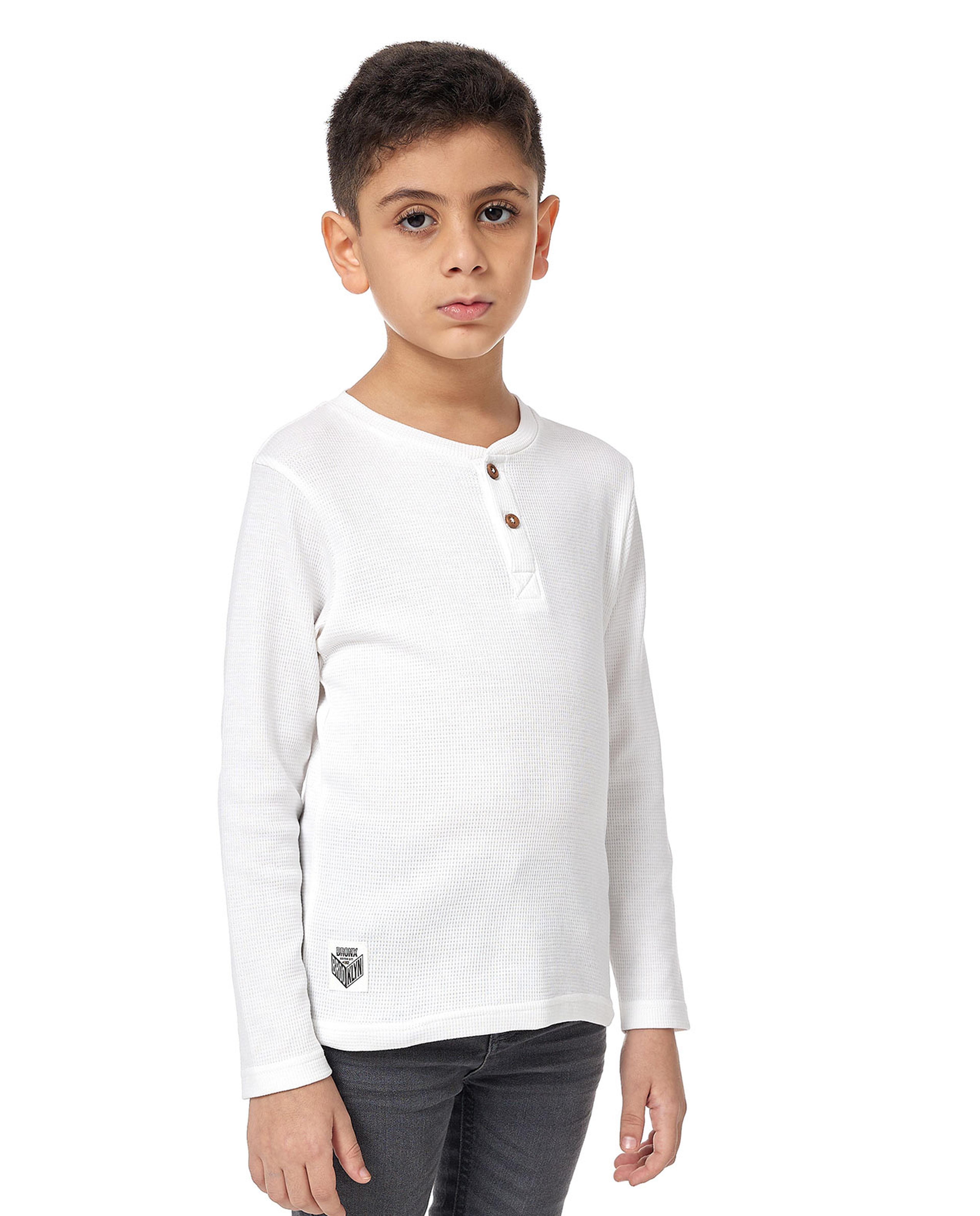 تيشيرت سادة بياقة هينلي كم طويل