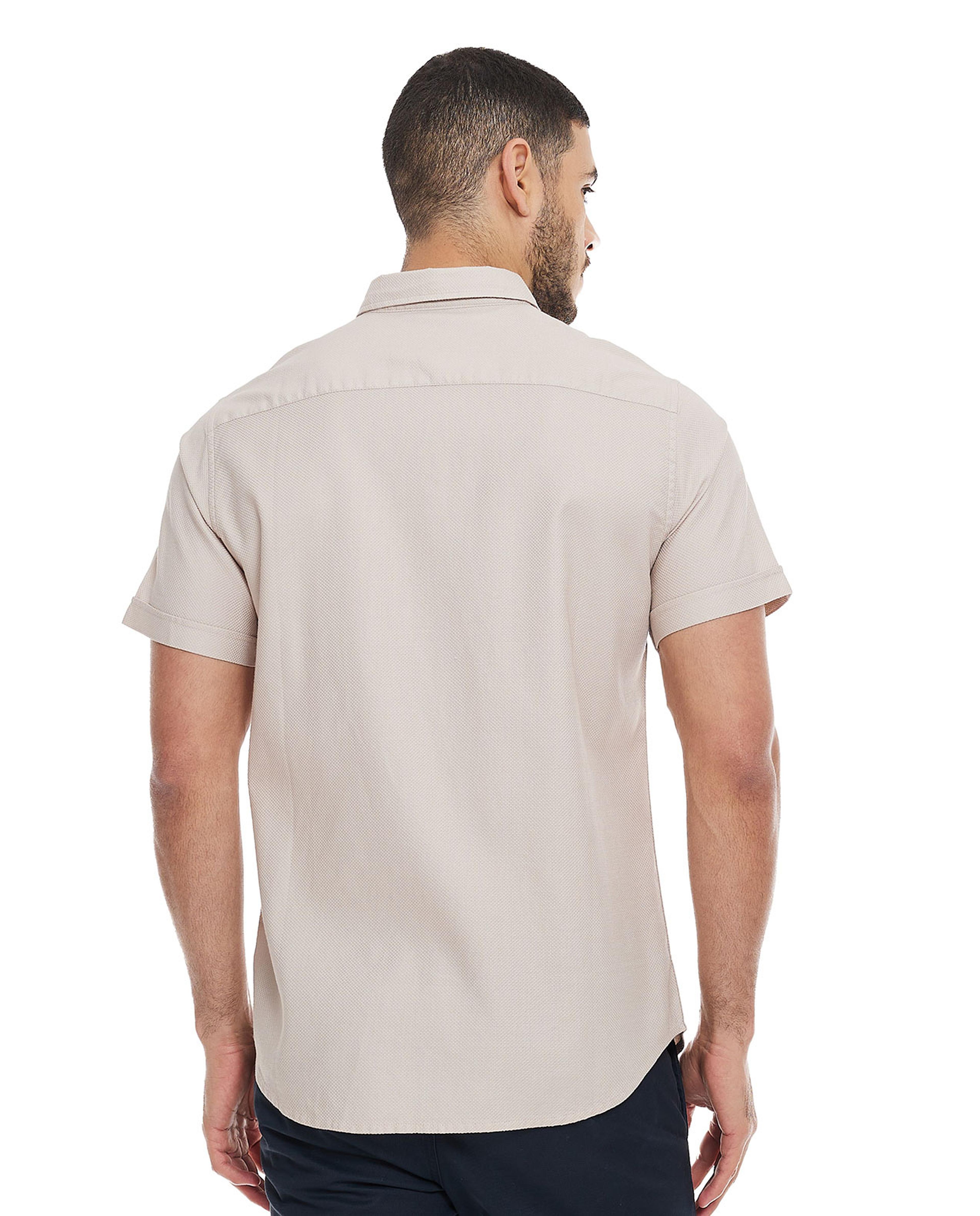 قميص بأكمام قصيرة بياقة كلاسيكية سادة