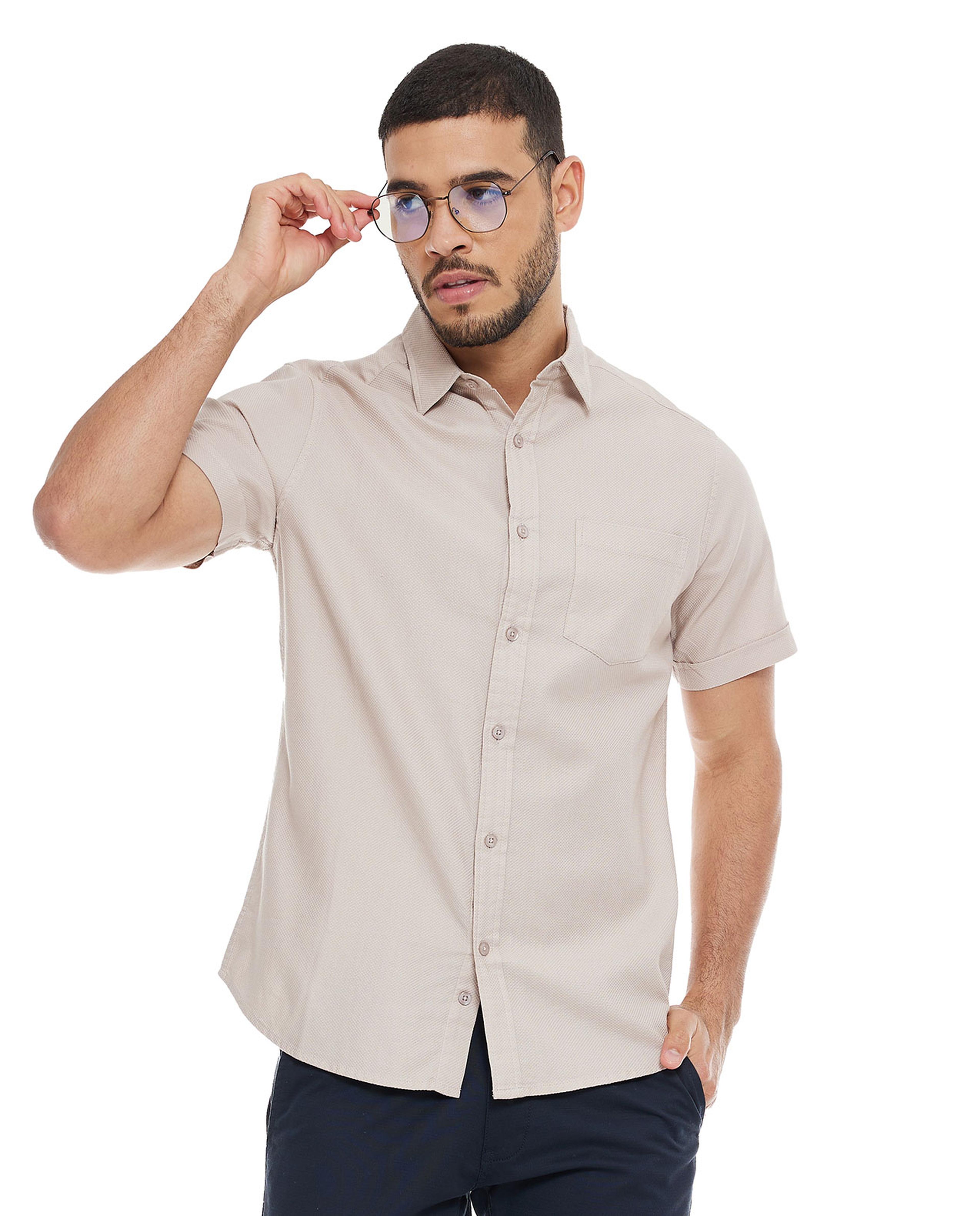 قميص بأكمام قصيرة بياقة كلاسيكية سادة