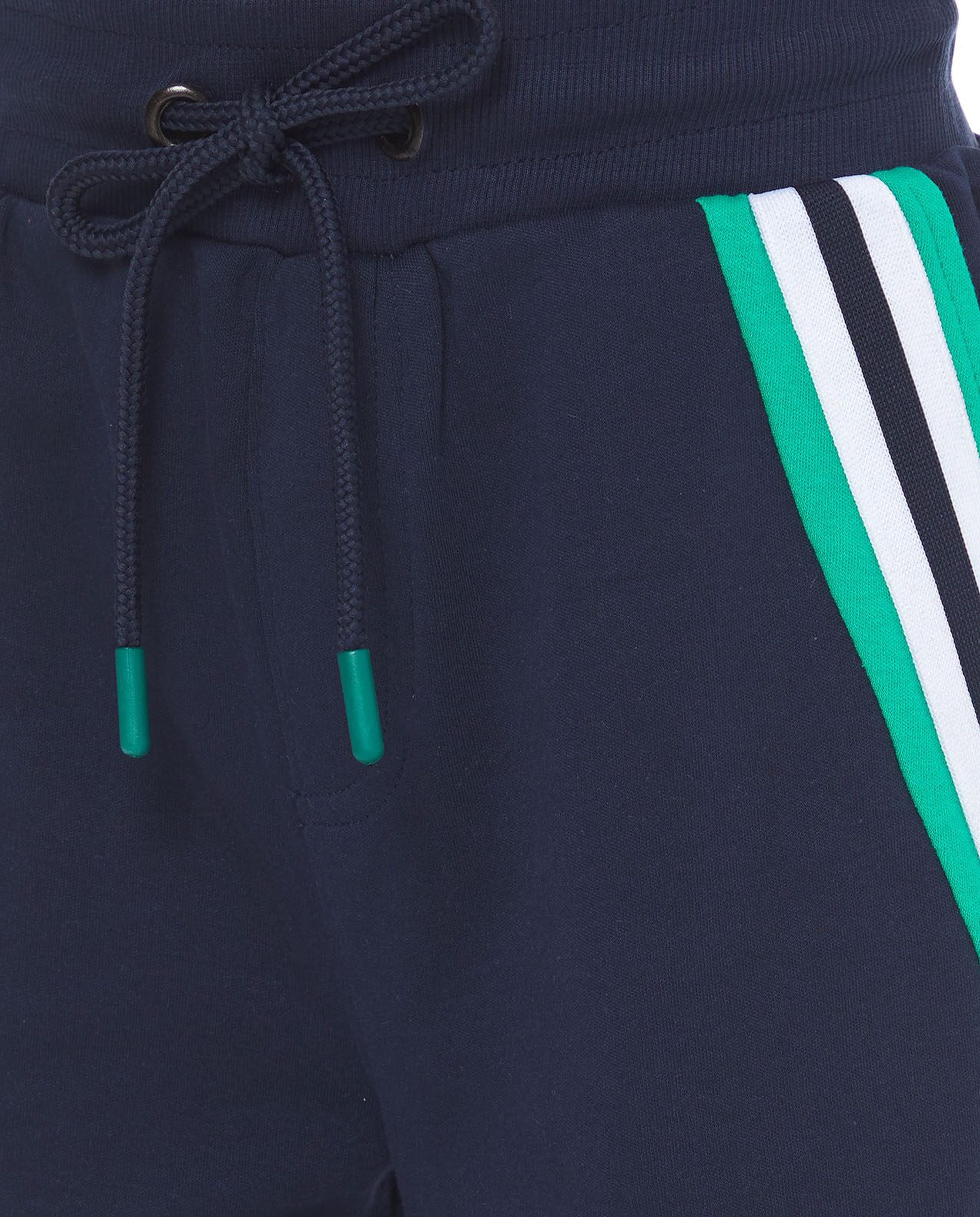 طقم ملابس بطبعة