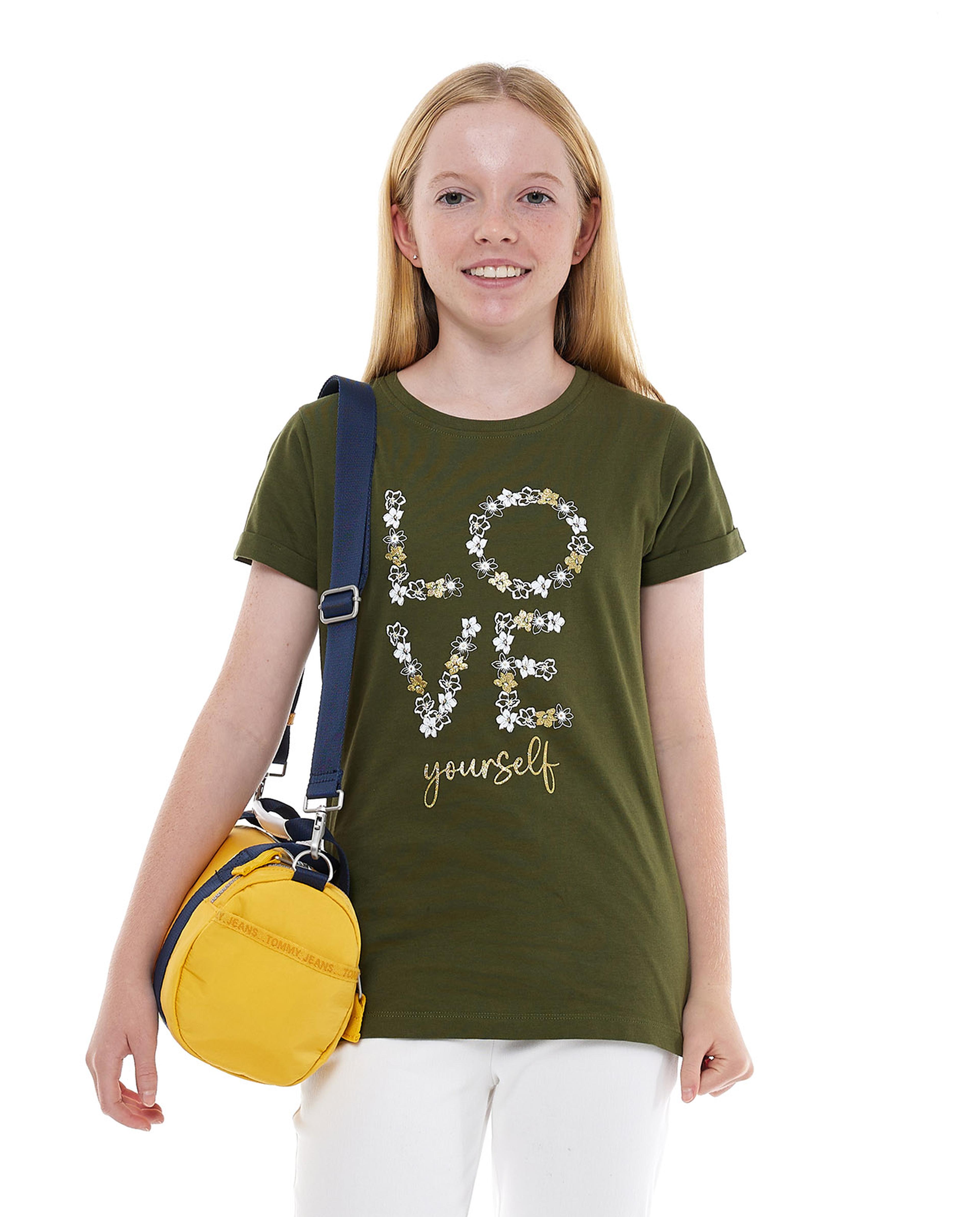 تيشيرت بطبعة جيرافيك بياقة دائرية بأكمام قصيرة