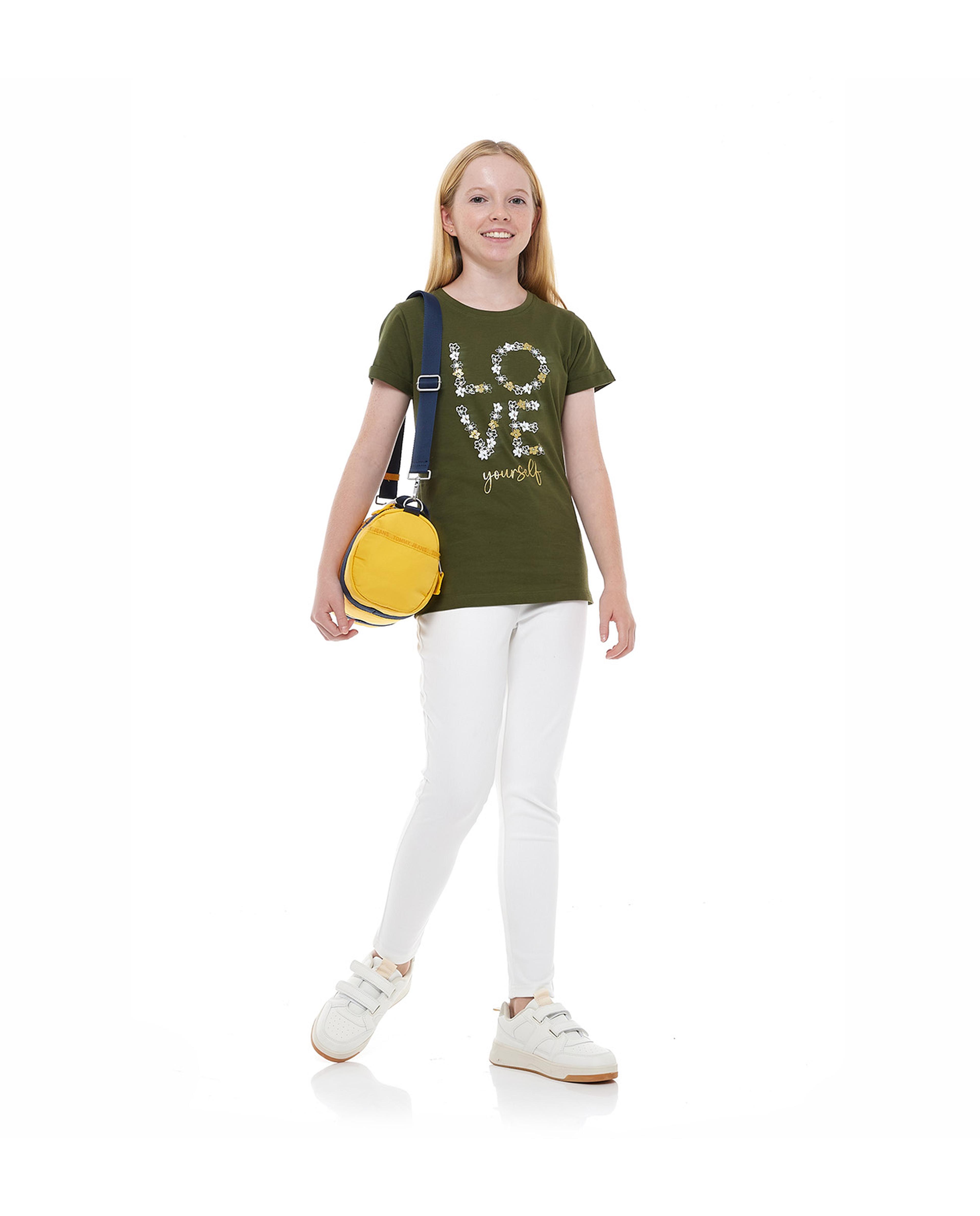 تيشيرت بطبعة جيرافيك بياقة دائرية بأكمام قصيرة