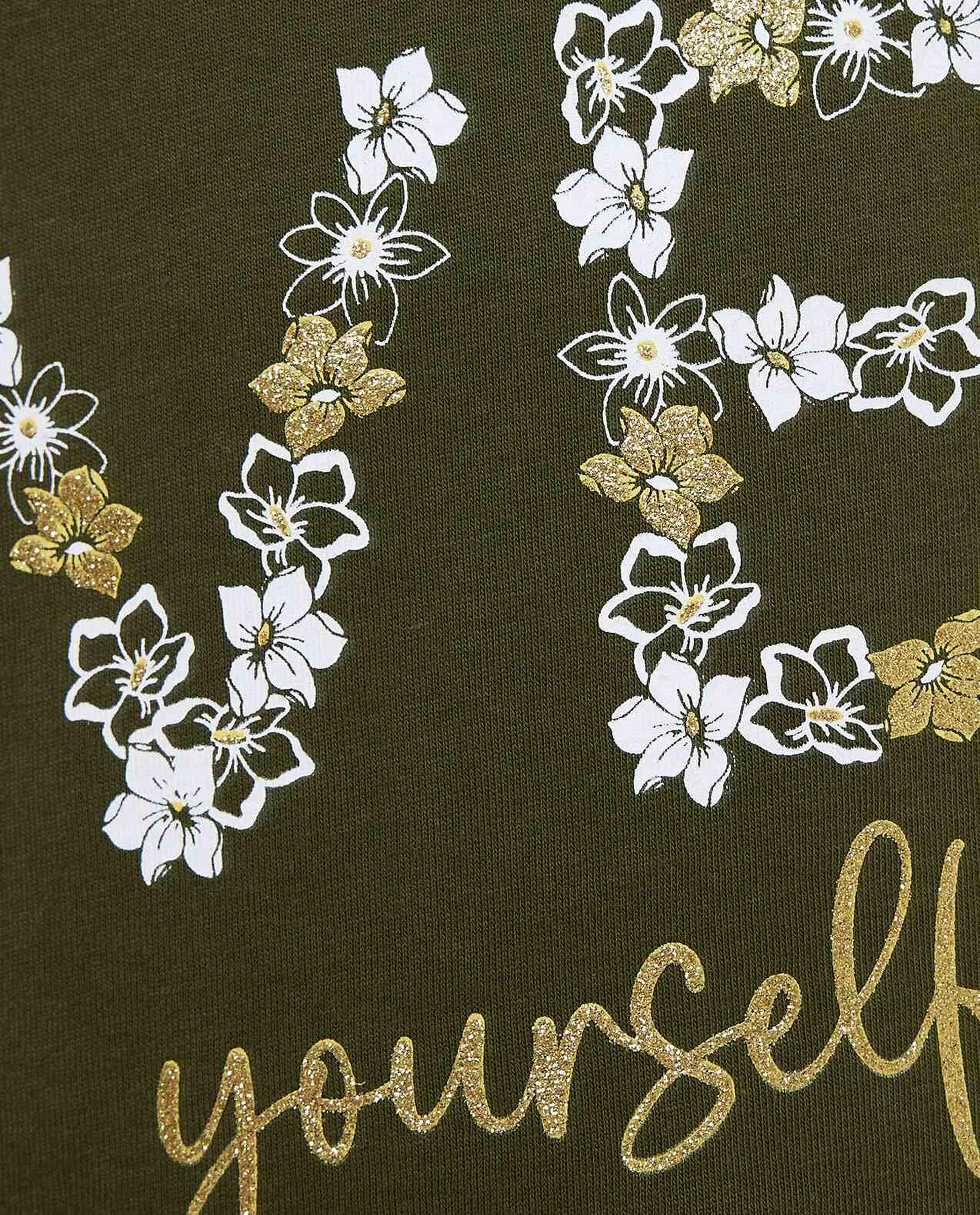 تيشيرت بطبعة جيرافيك بياقة دائرية بأكمام قصيرة