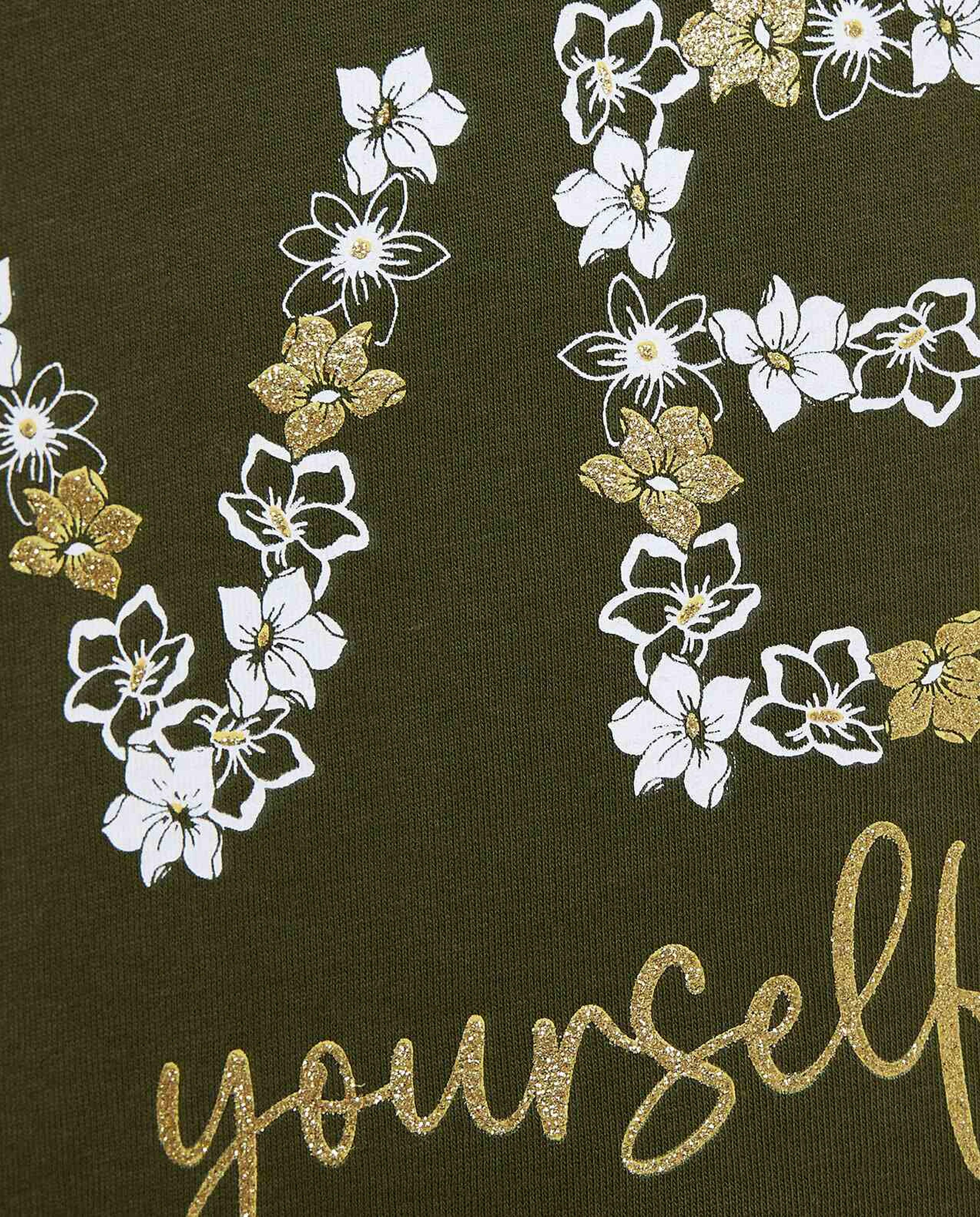 تيشيرت بطبعة جيرافيك بياقة دائرية بأكمام قصيرة