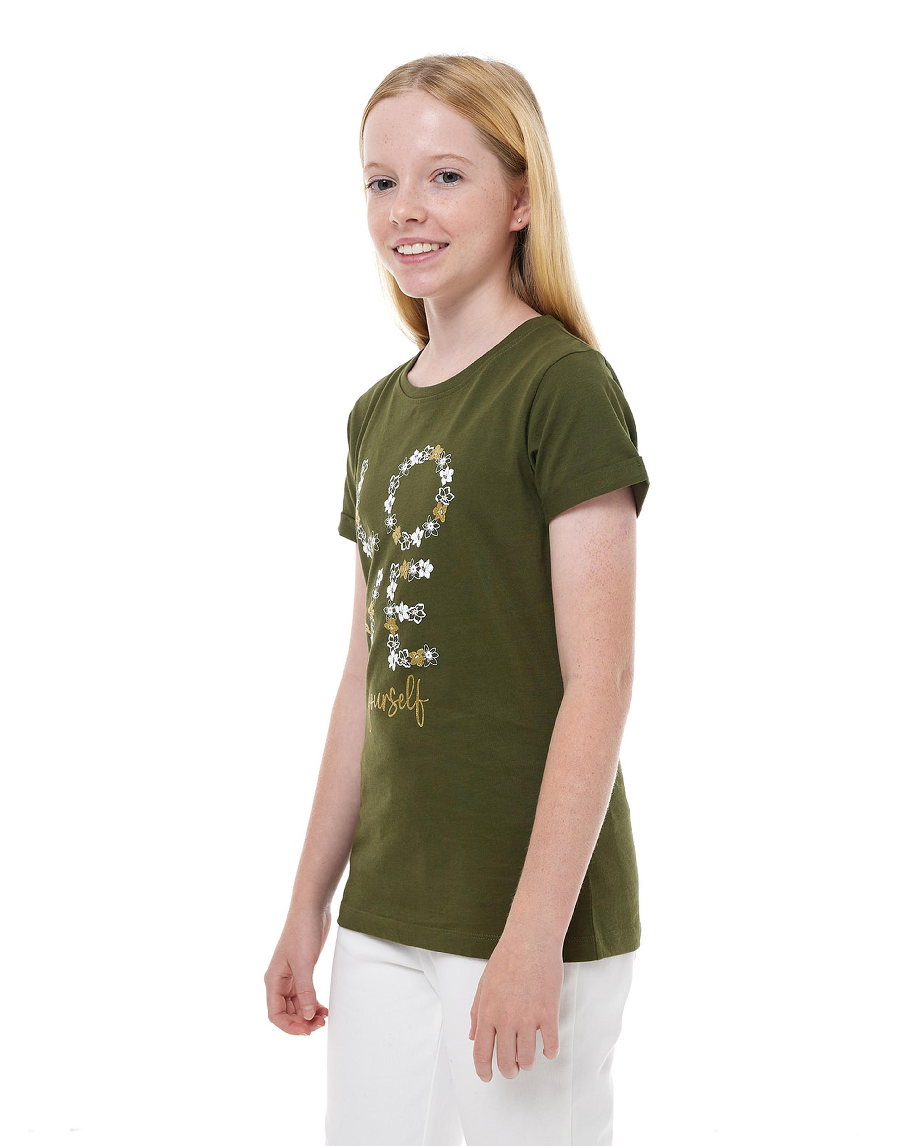 تيشيرت بطبعة جيرافيك بياقة دائرية بأكمام قصيرة