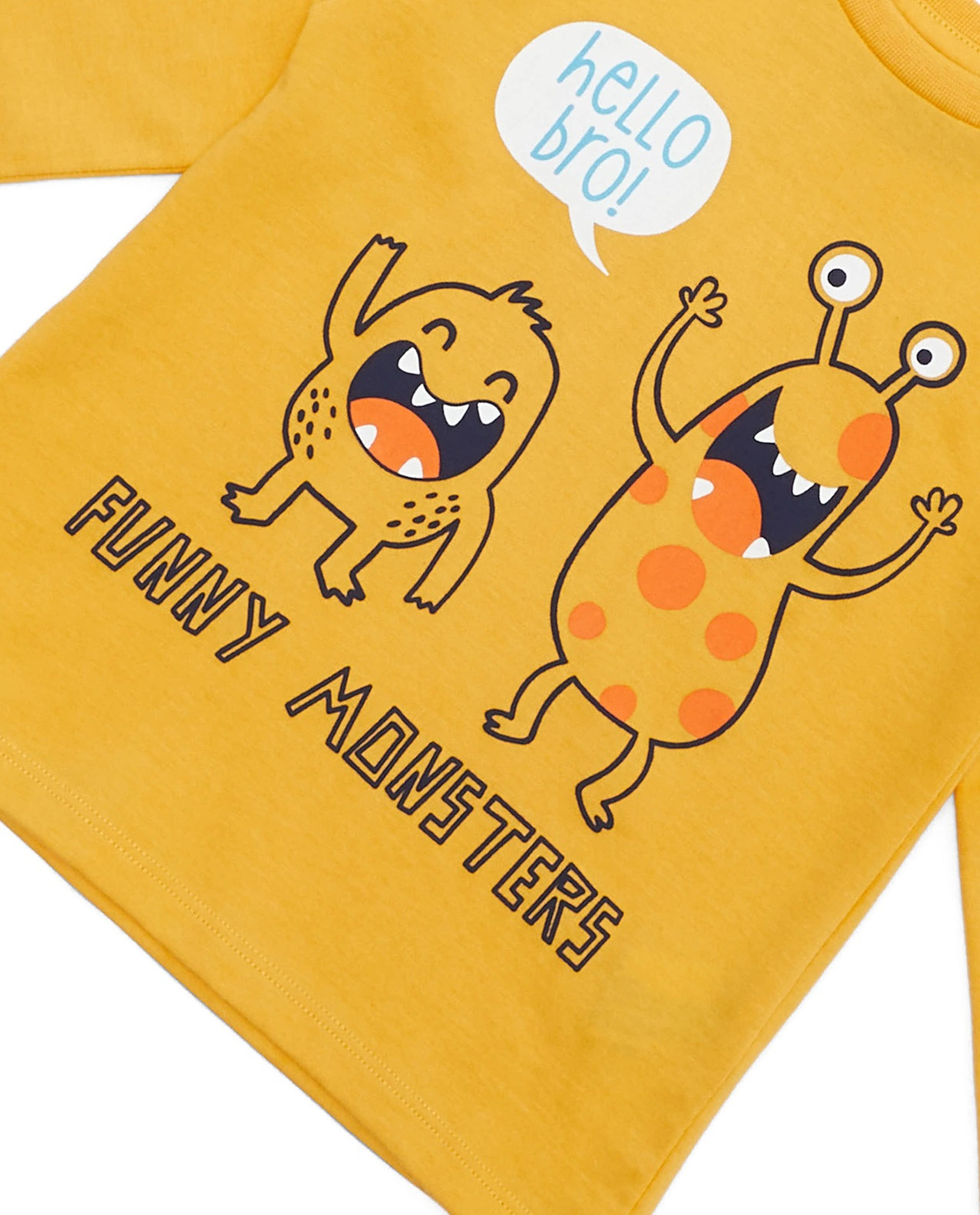 تيشيرت بأكمام طويلة وطبعة