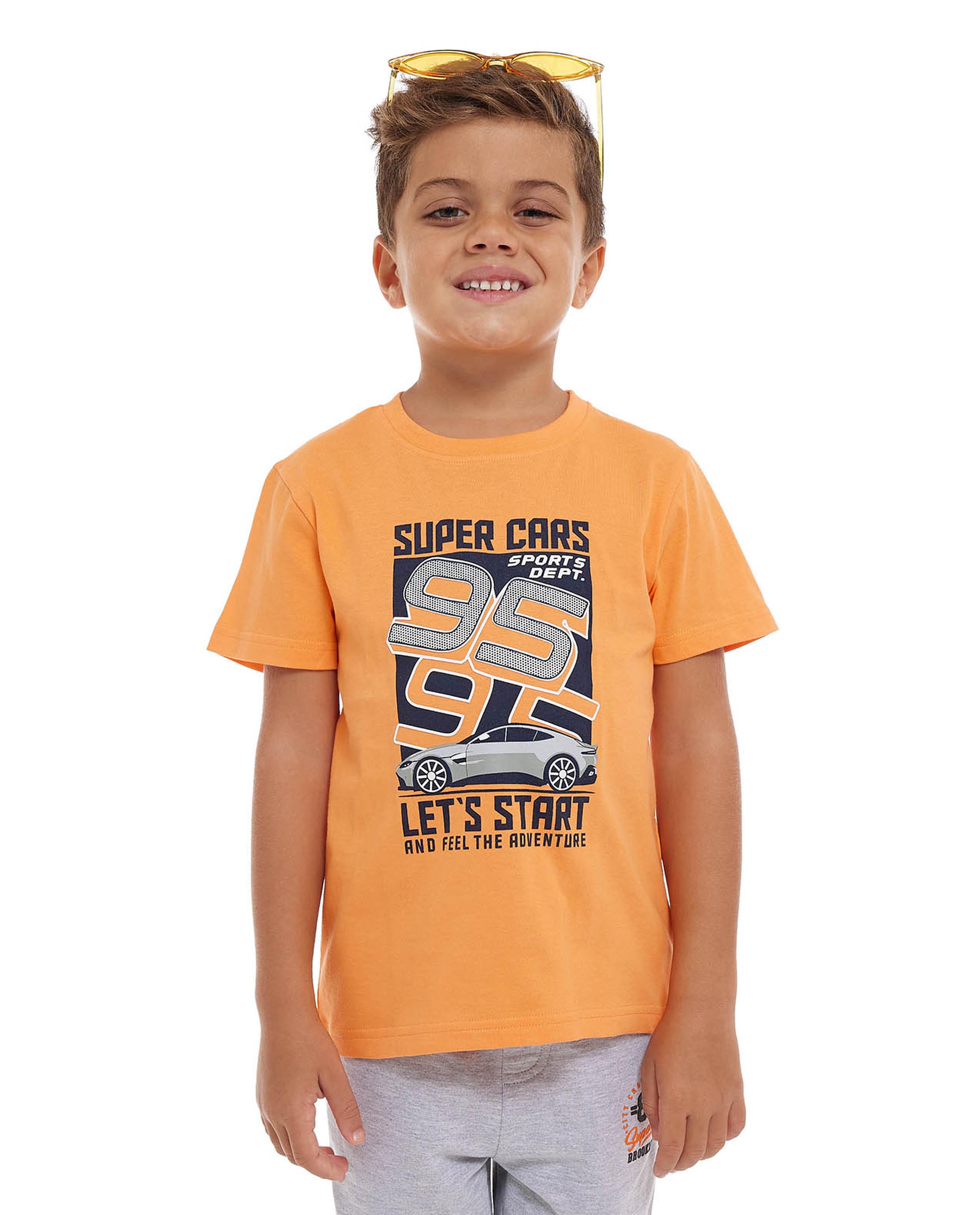 تيشيرت بطبعة بياقة دائرية بأكمام قصيرة