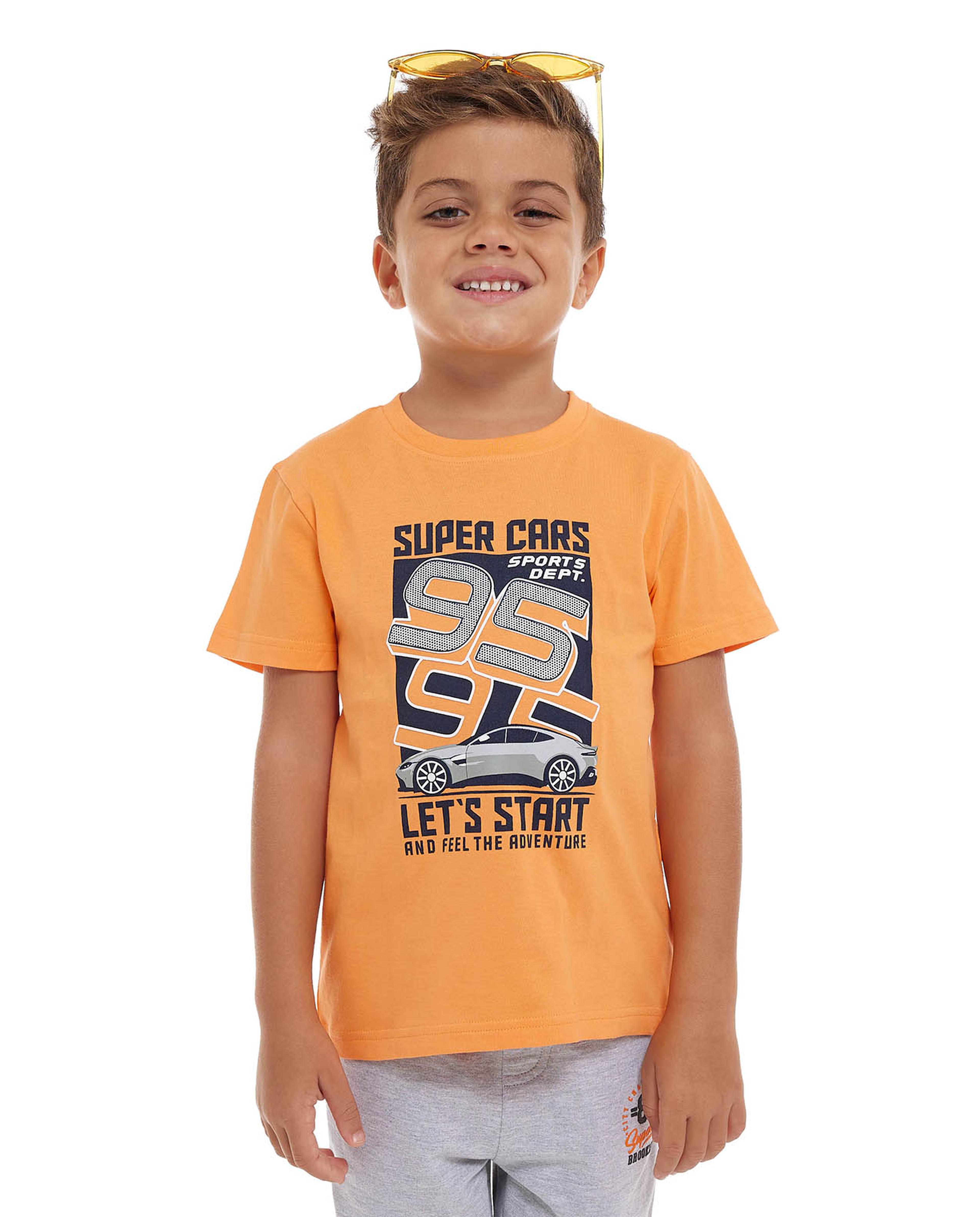 تيشيرت بطبعة بياقة دائرية بأكمام قصيرة