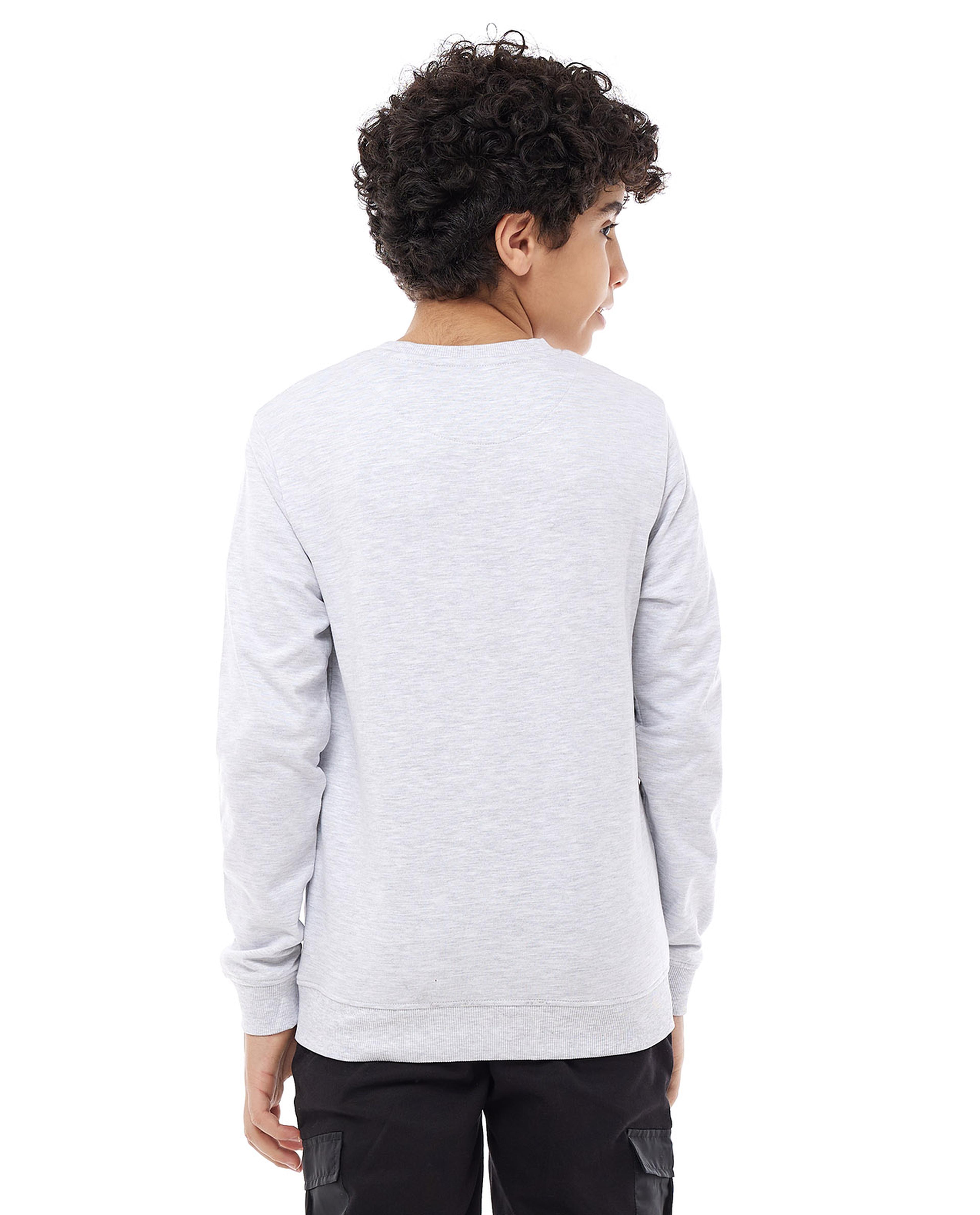 سويتشيرت بياقة مستديرة وأكمام طويلة بطبعة