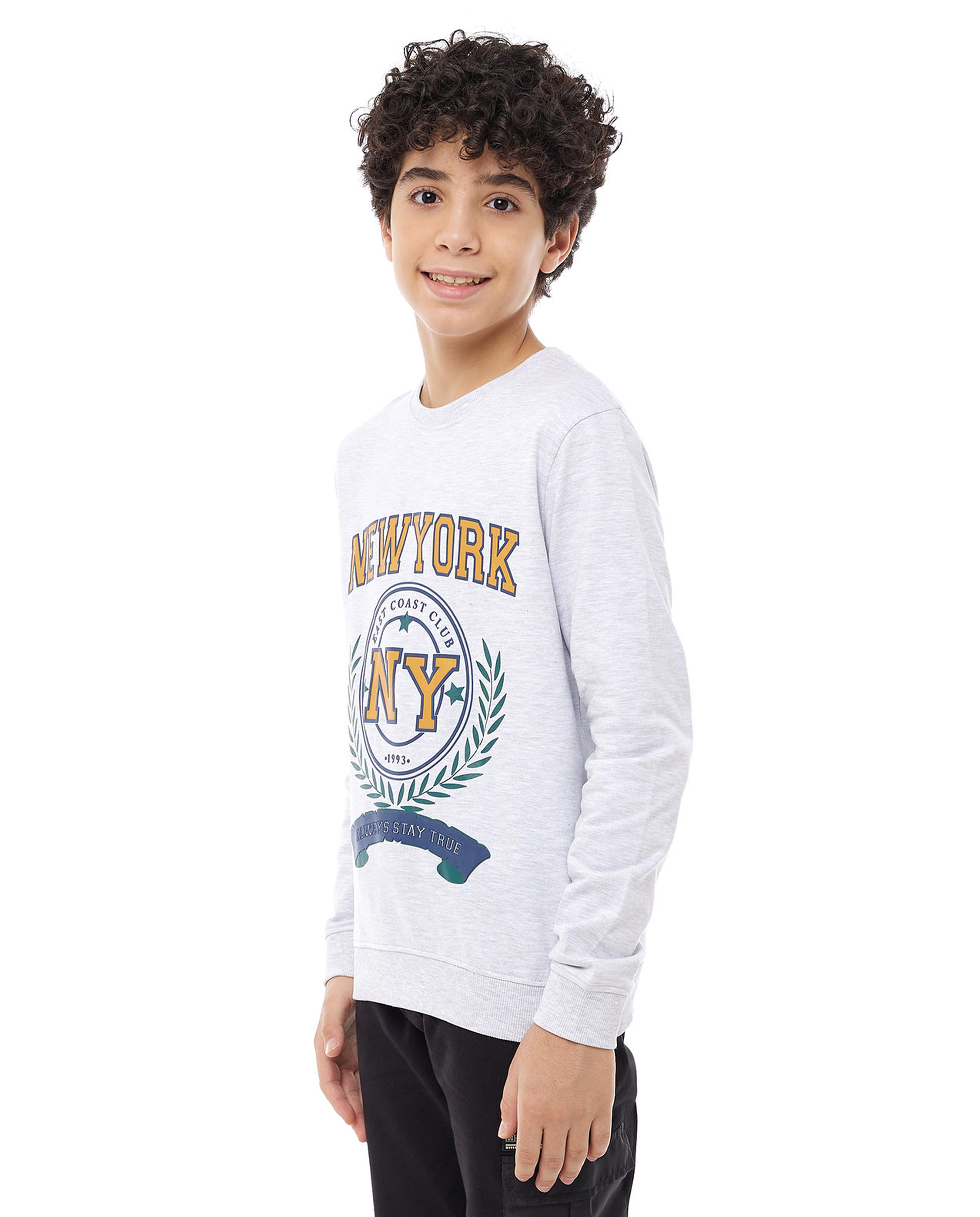 سويتشيرت بياقة مستديرة وأكمام طويلة بطبعة