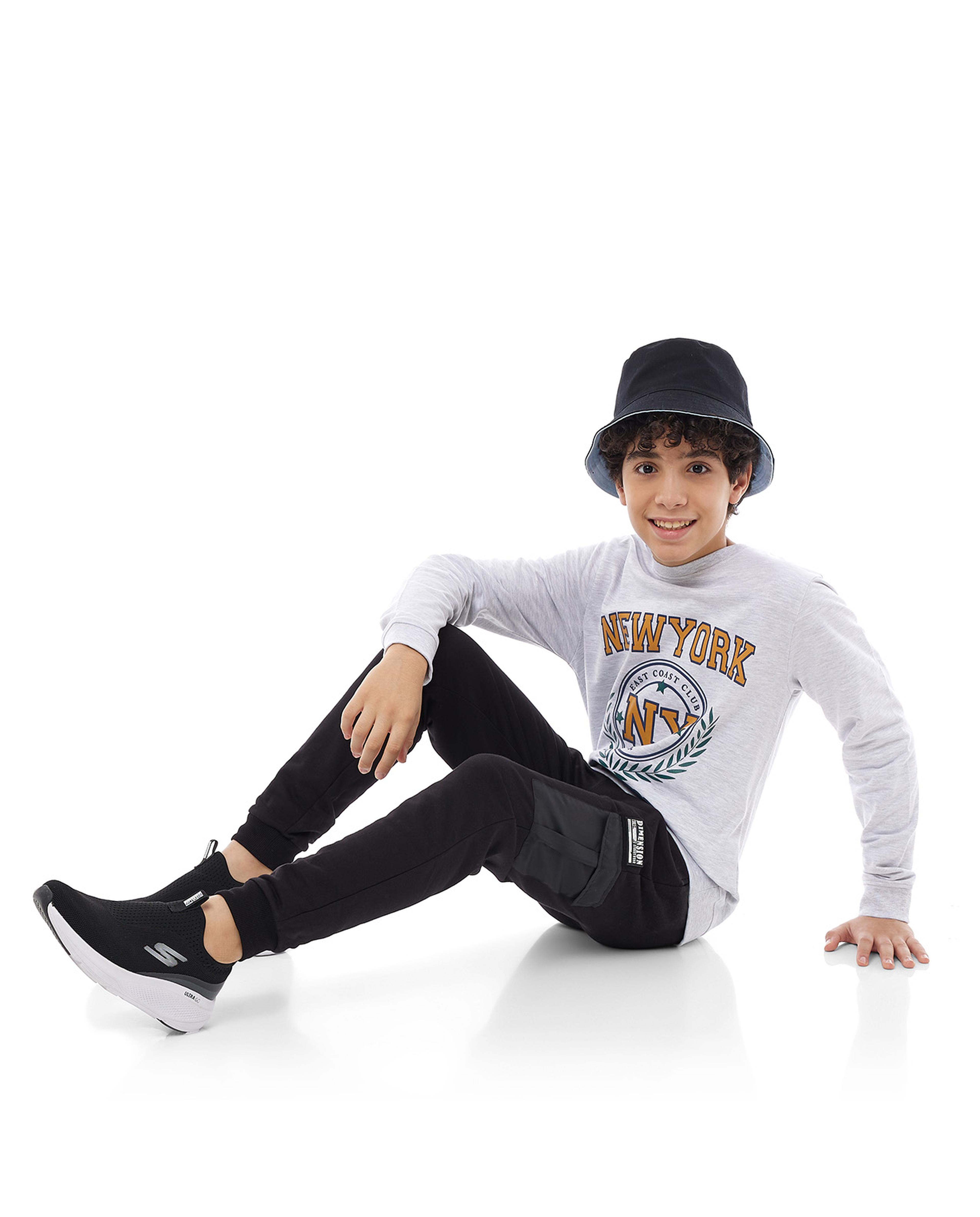 سويتشيرت بياقة مستديرة وأكمام طويلة بطبعة