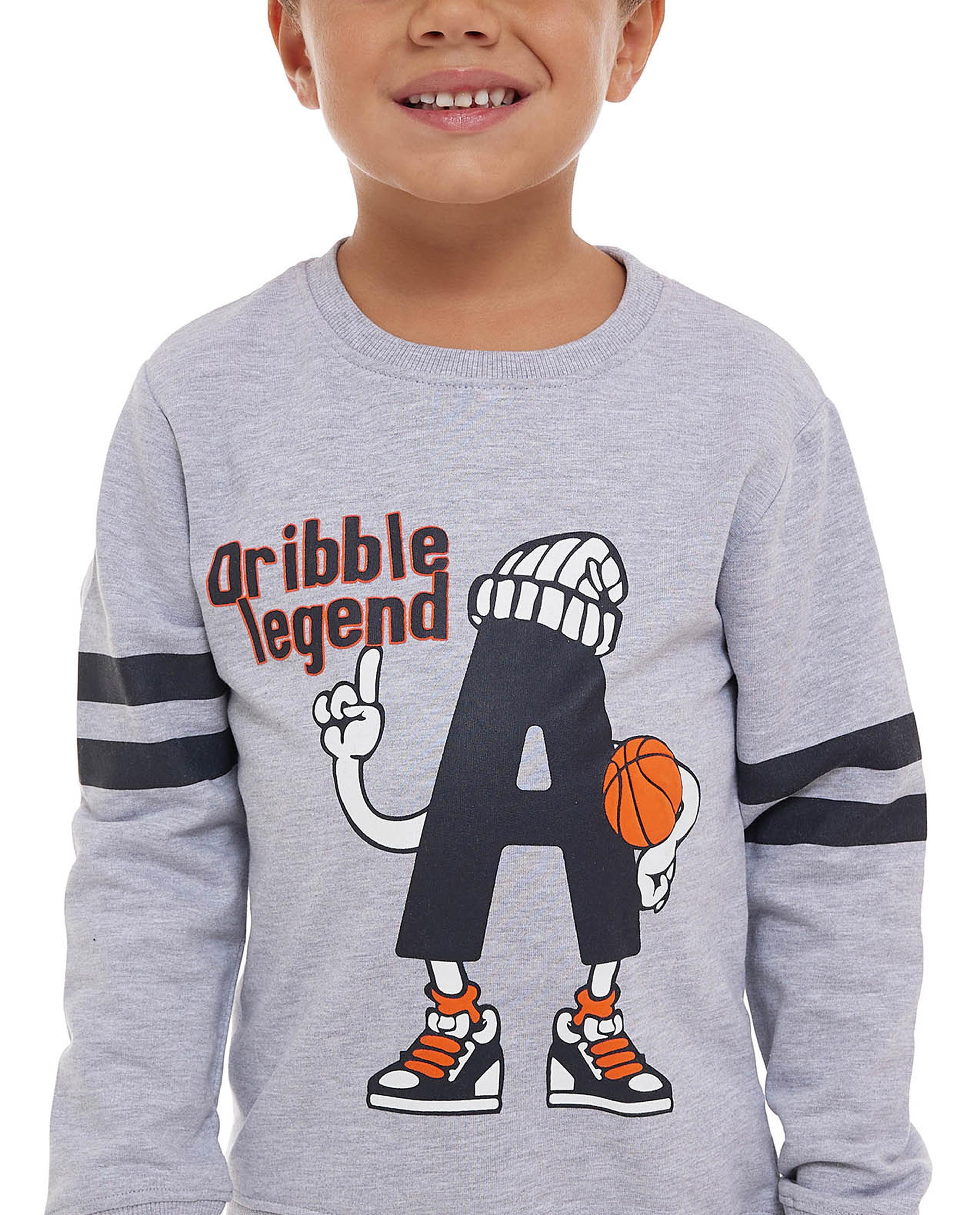 سويتشيرت بطبعة بياقة دائرية بأكمام طويلة