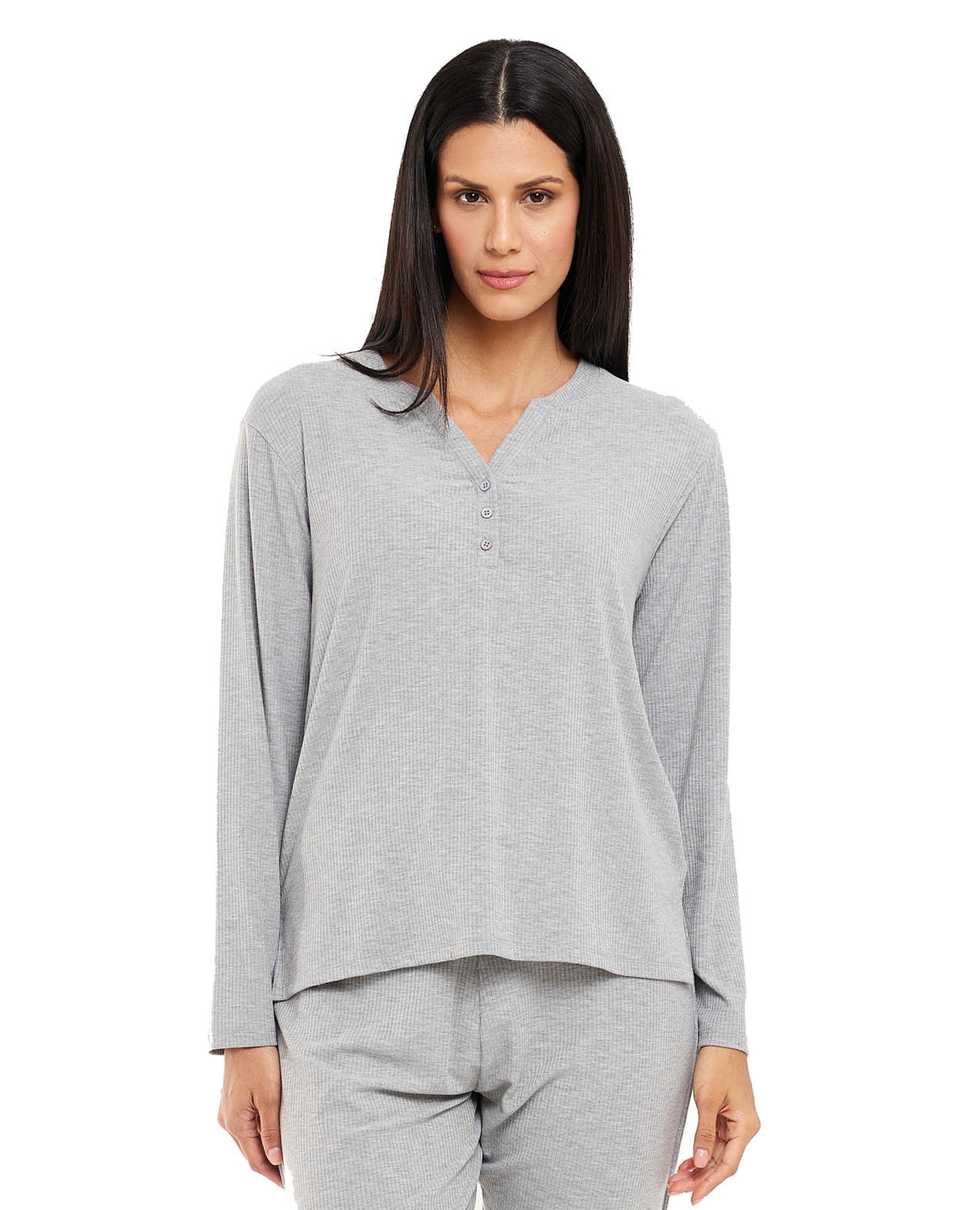 توب نوم سادة بأكمام طويلة