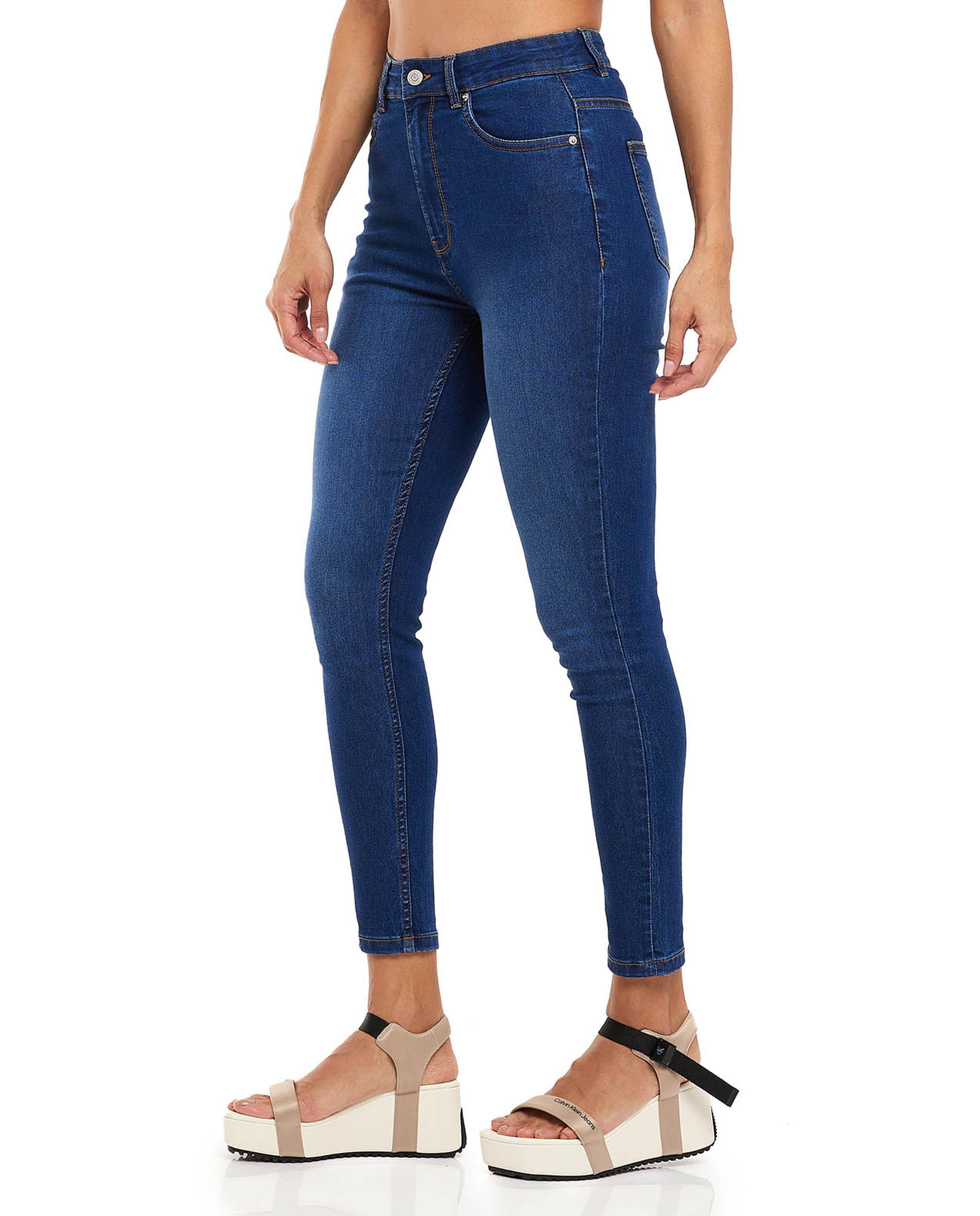 بنطال جينز سكيني فيت بأزرار