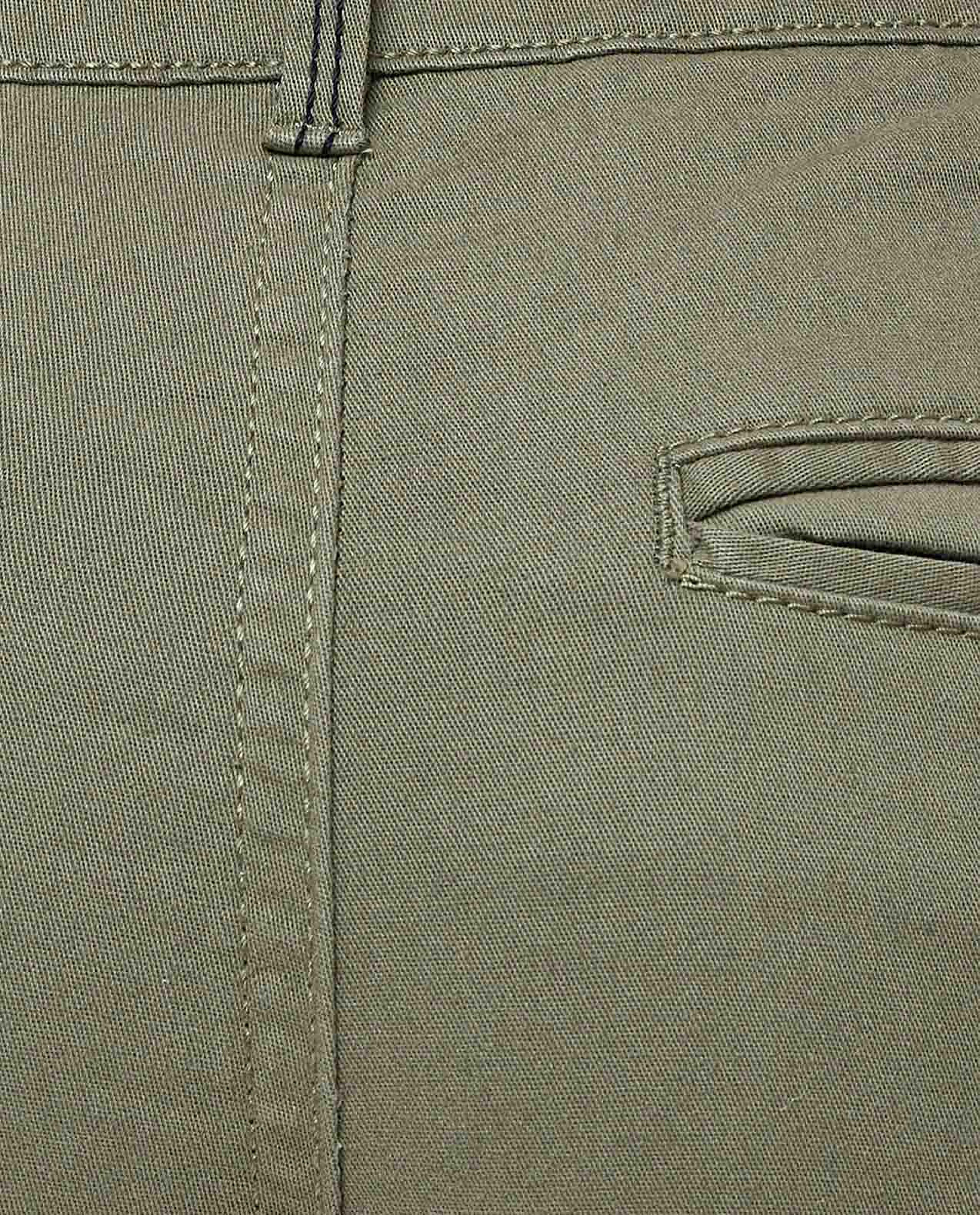 بنطال ضيق سادة بأزرار