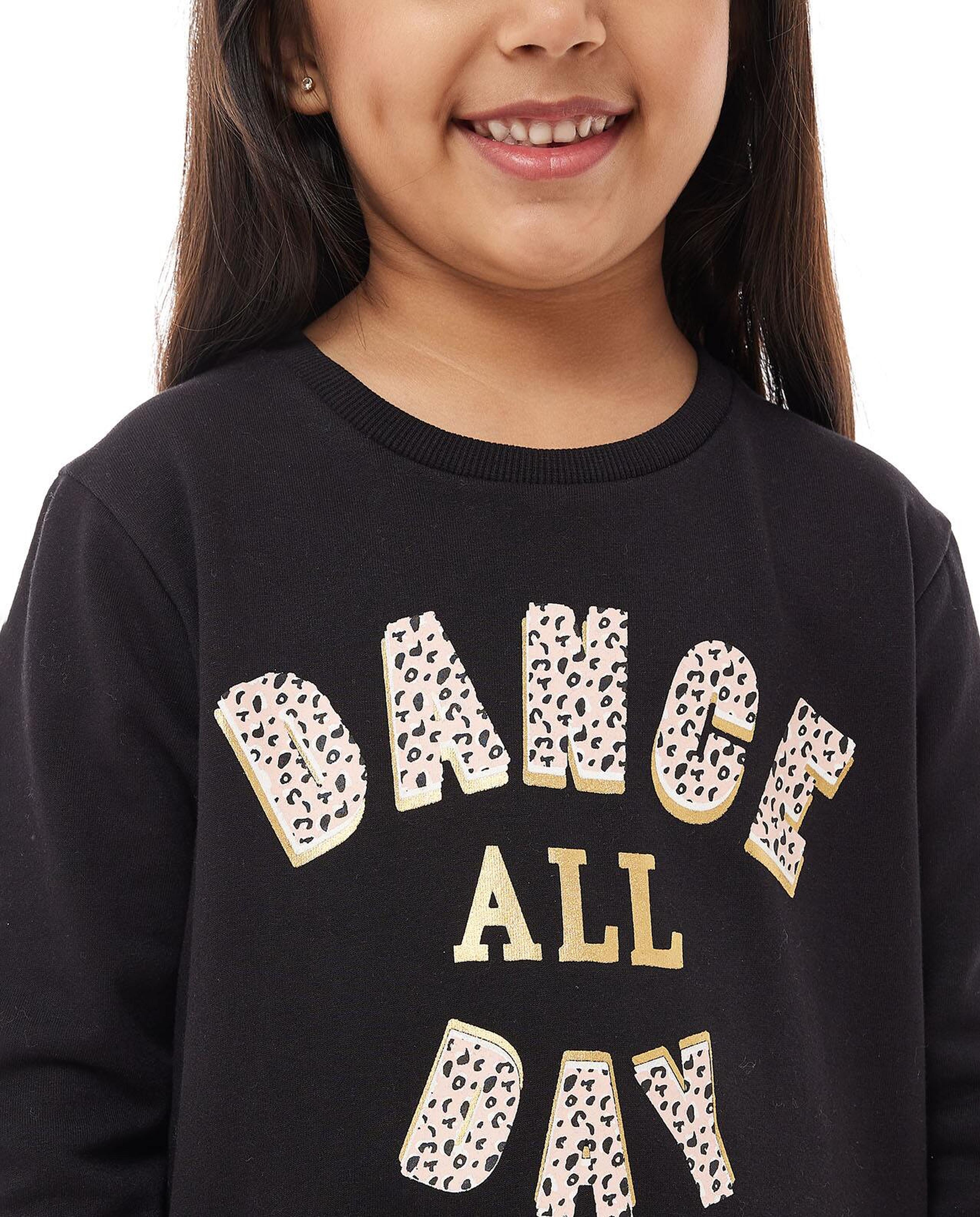 سويتشيرت بياقة دائرية وأكمام طويلة بطبعة