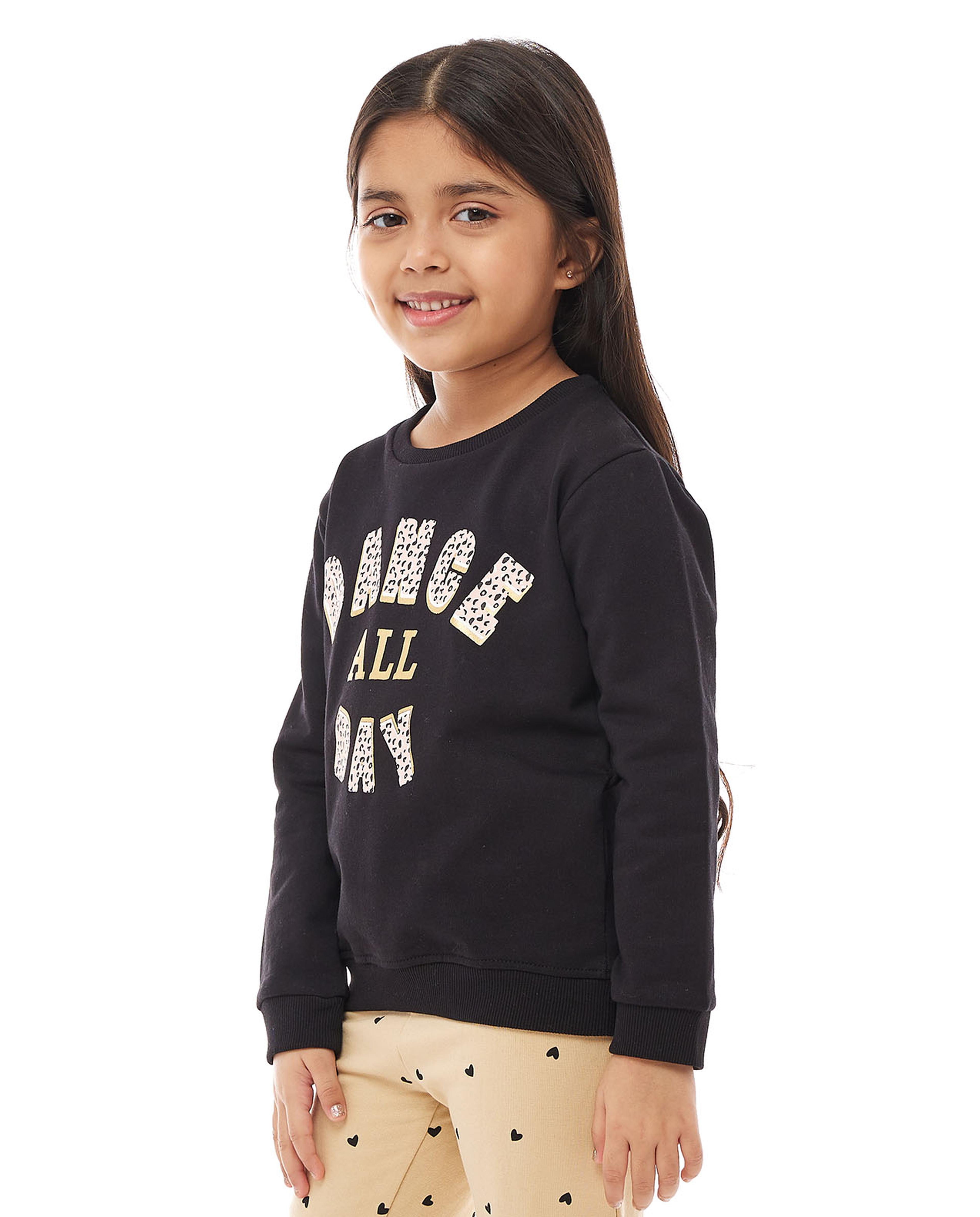 سويتشيرت بياقة دائرية وأكمام طويلة بطبعة