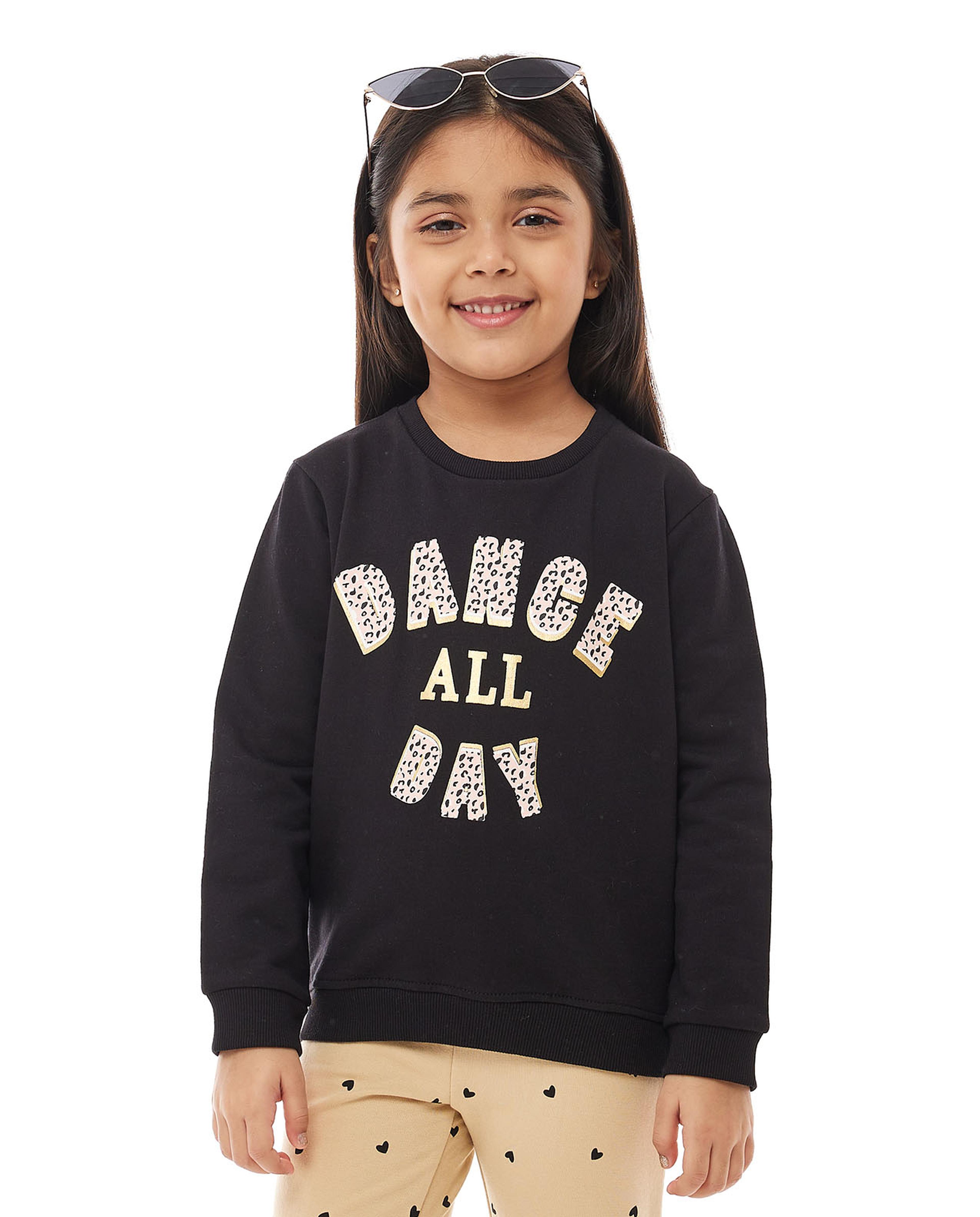 سويتشيرت بياقة دائرية وأكمام طويلة بطبعة