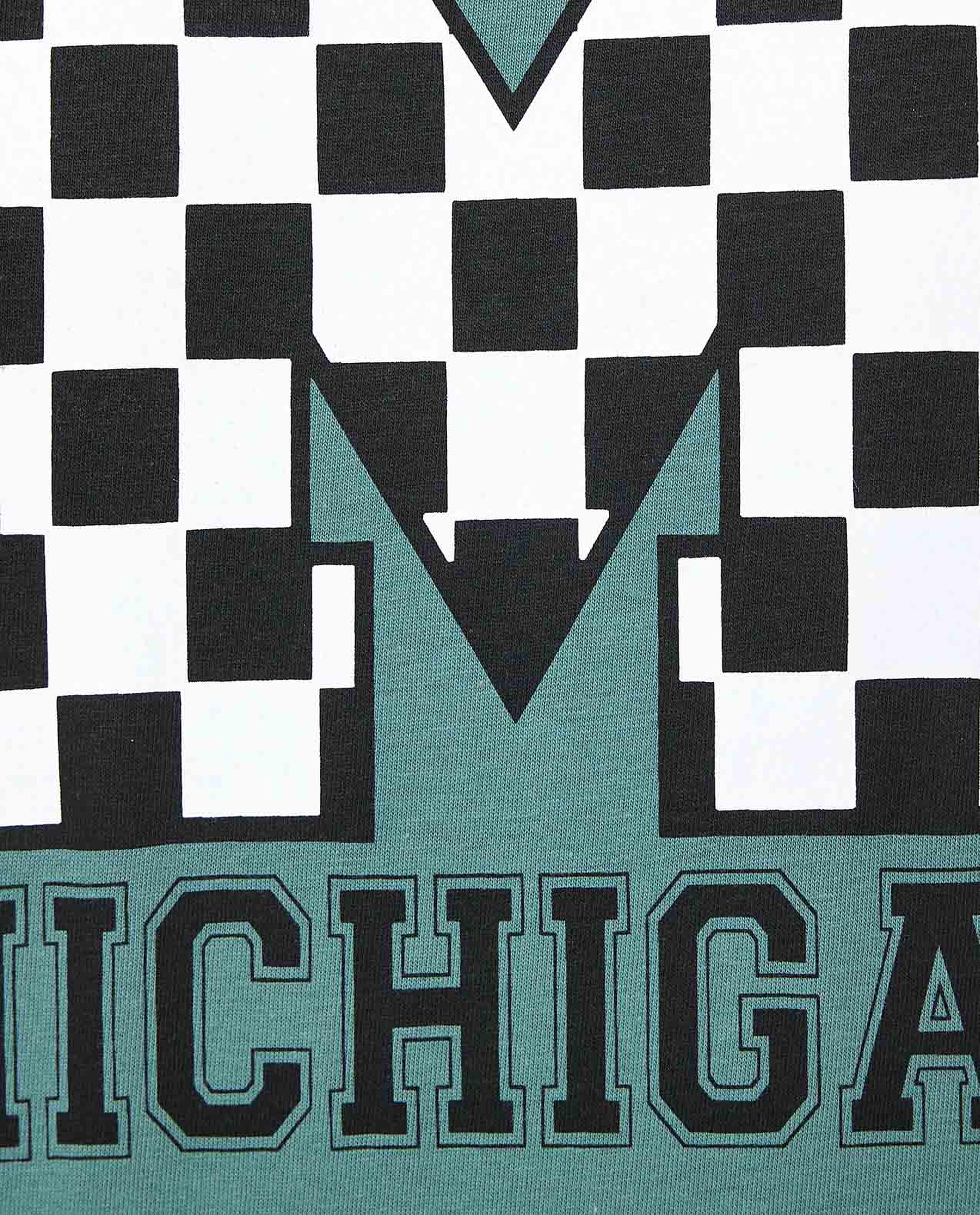 تيشيرت بطبعة وبياقة دائرية وبأكمام قصيرة