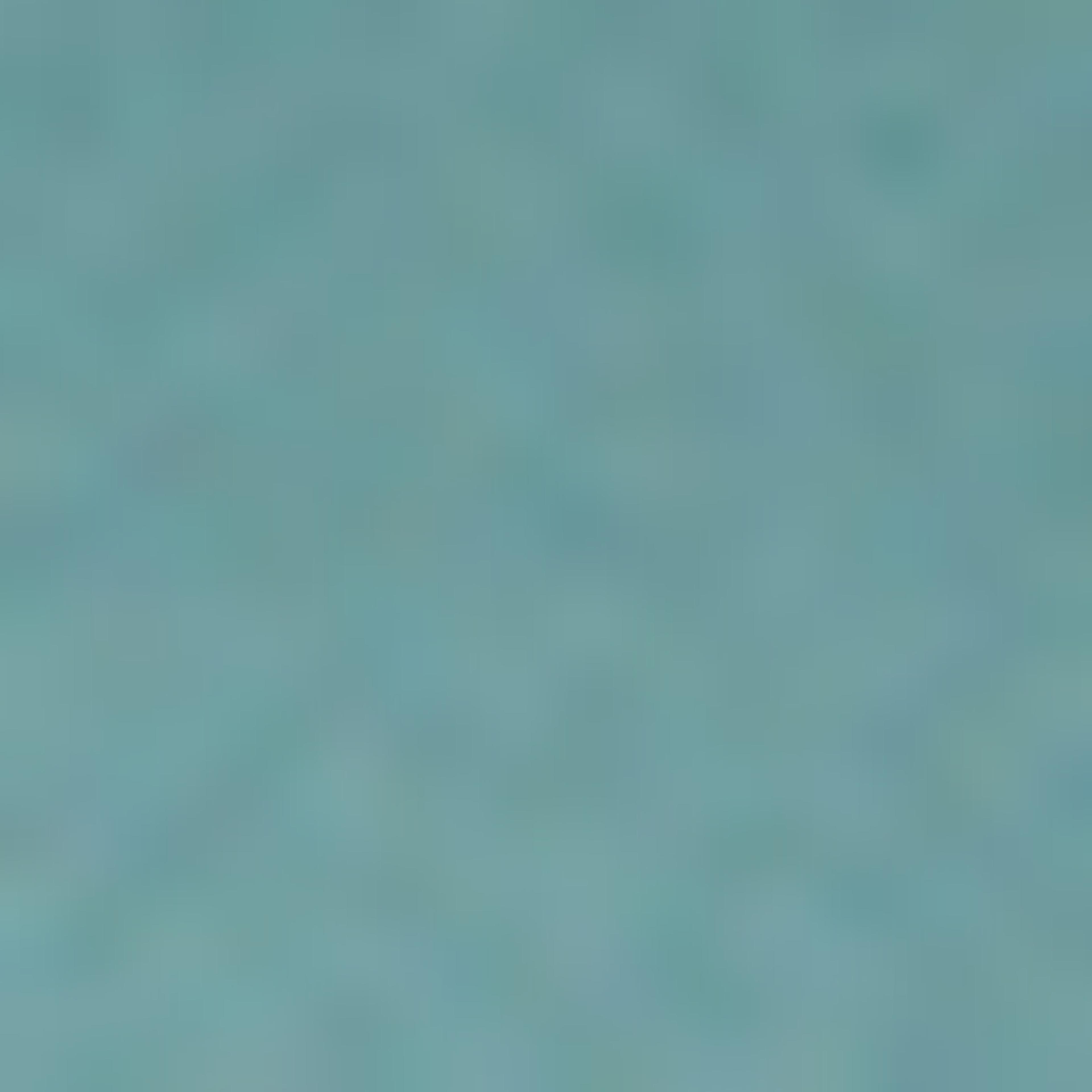 تيشيرت بطبعة وبياقة دائرية وبأكمام قصيرة