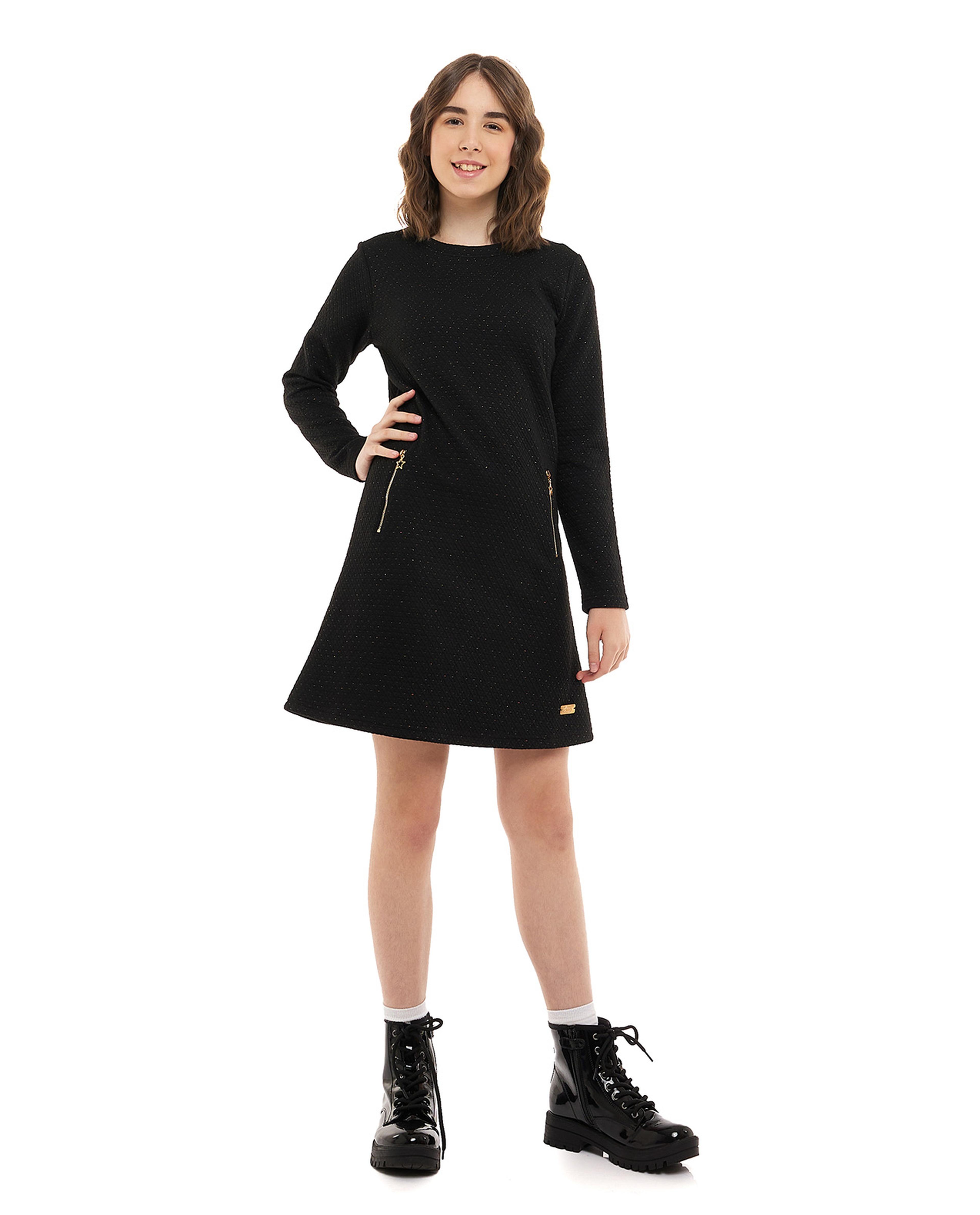 فستان منقوش بياقة مستديرة وأكمام قصيرة