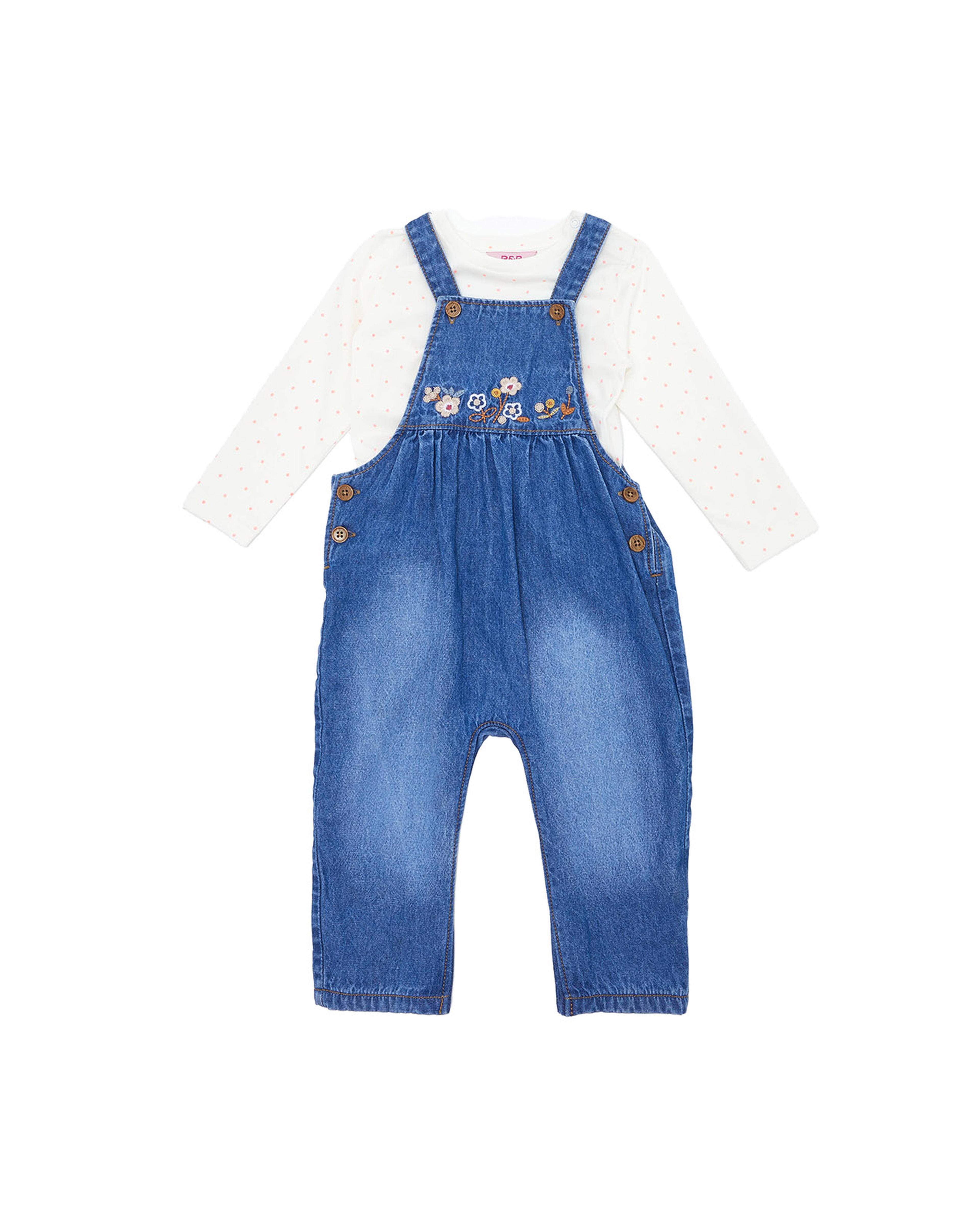 أوفرول دينيم وتوب منقط