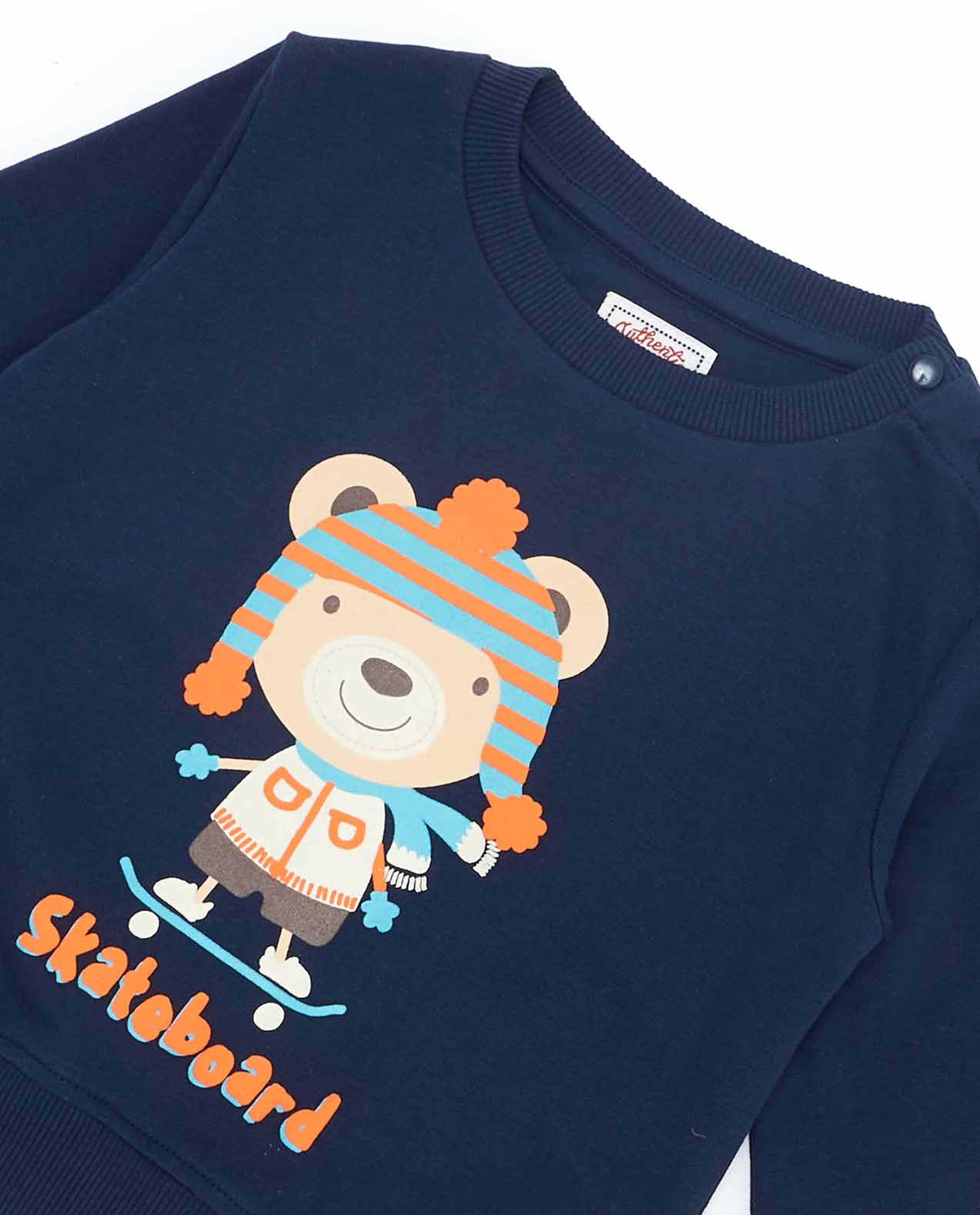 سويتشيرت كم طويل بطبعة