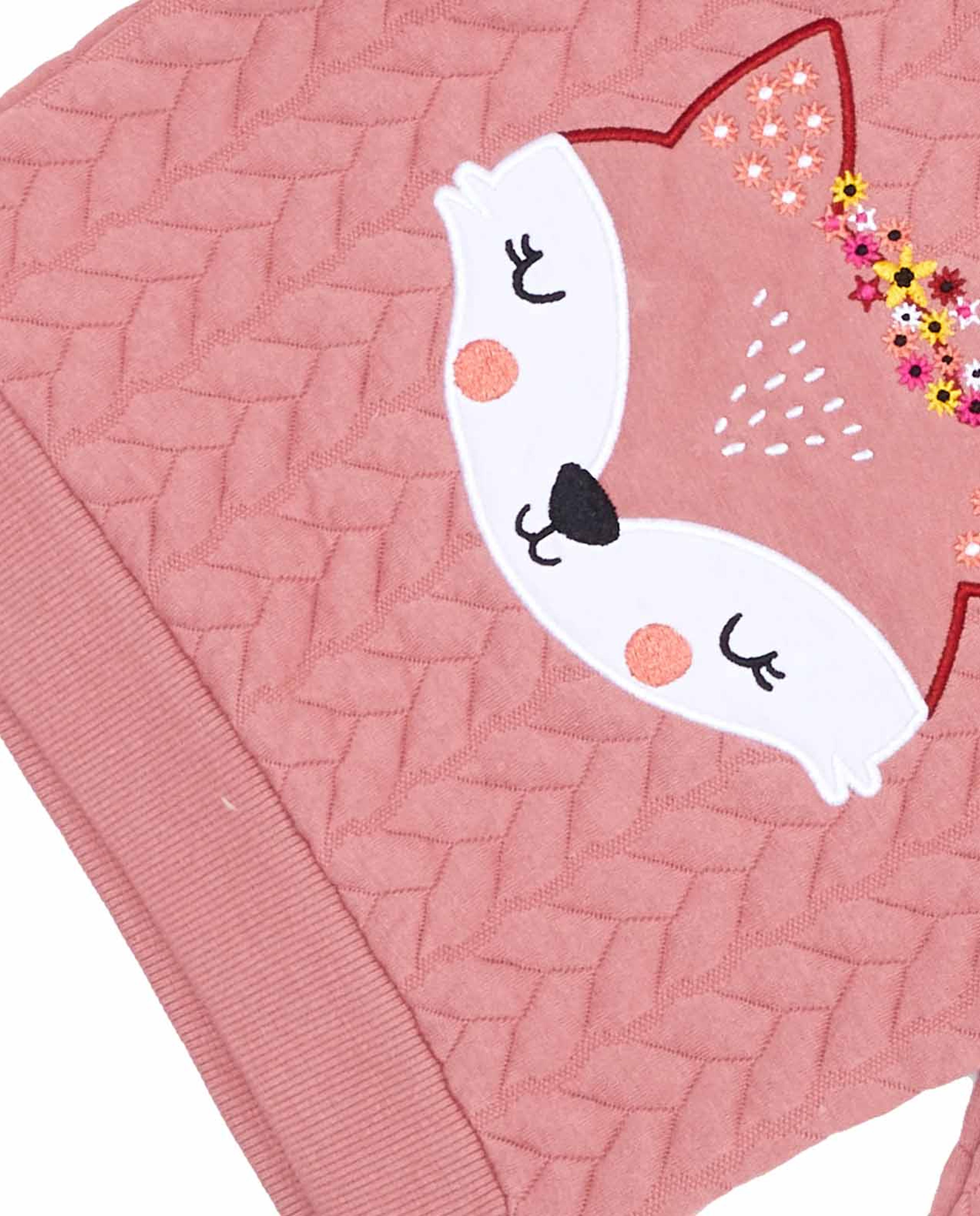 سويتشيرت بياقة مستديرة وأكمام طويلة