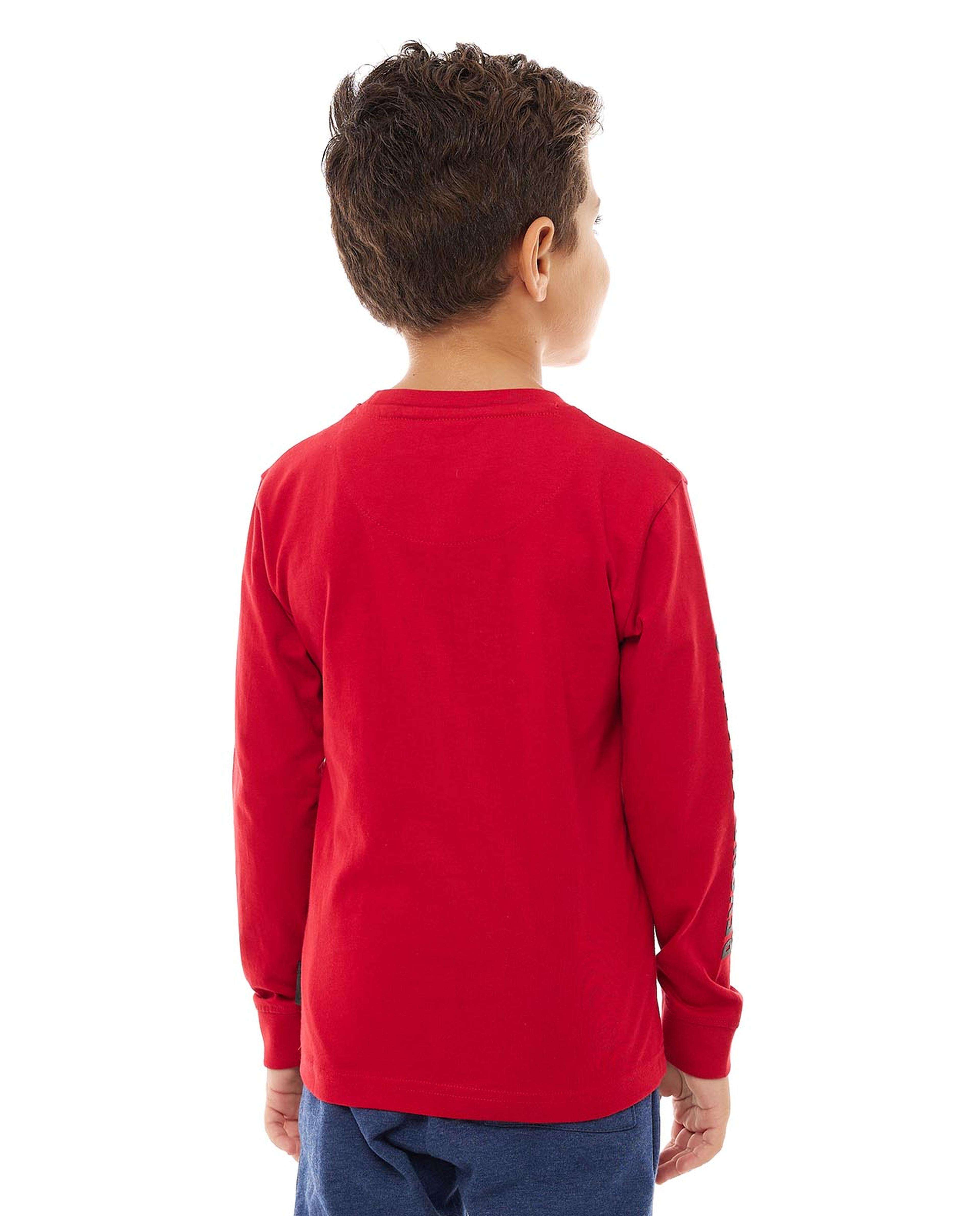 تيشيرت بطبعة وياقة مستديرة وأكمام طويلة