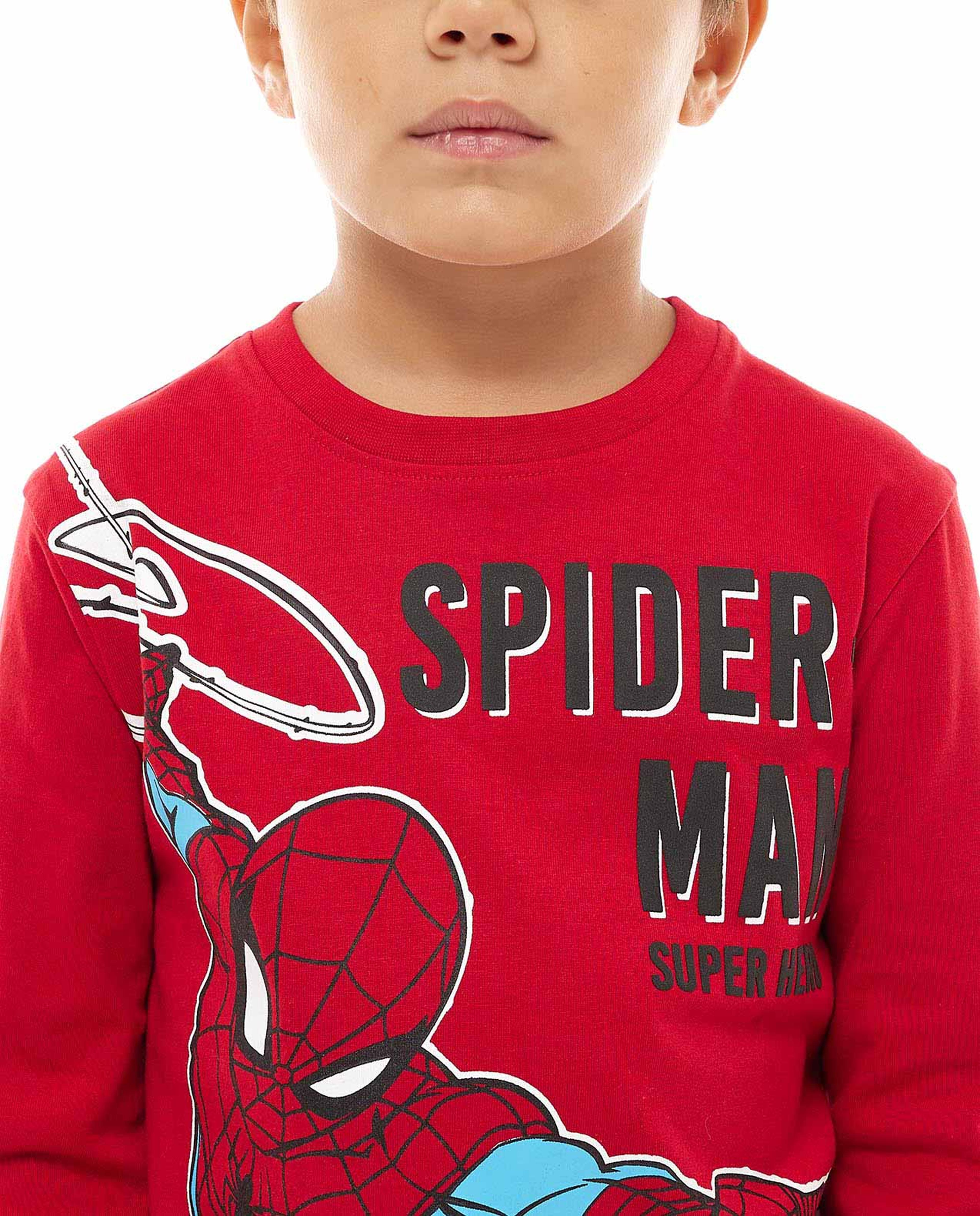 تيشيرت بطبعة وياقة مستديرة وأكمام طويلة